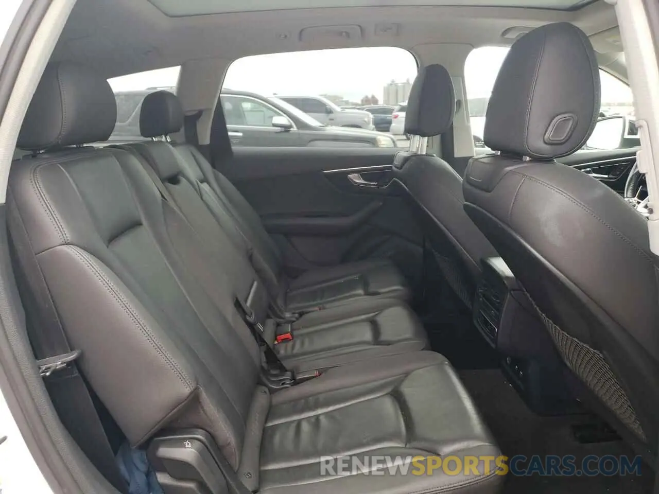 10 Photograph of a damaged car WA1LXAF72LD002715 AUDI Q7 2020