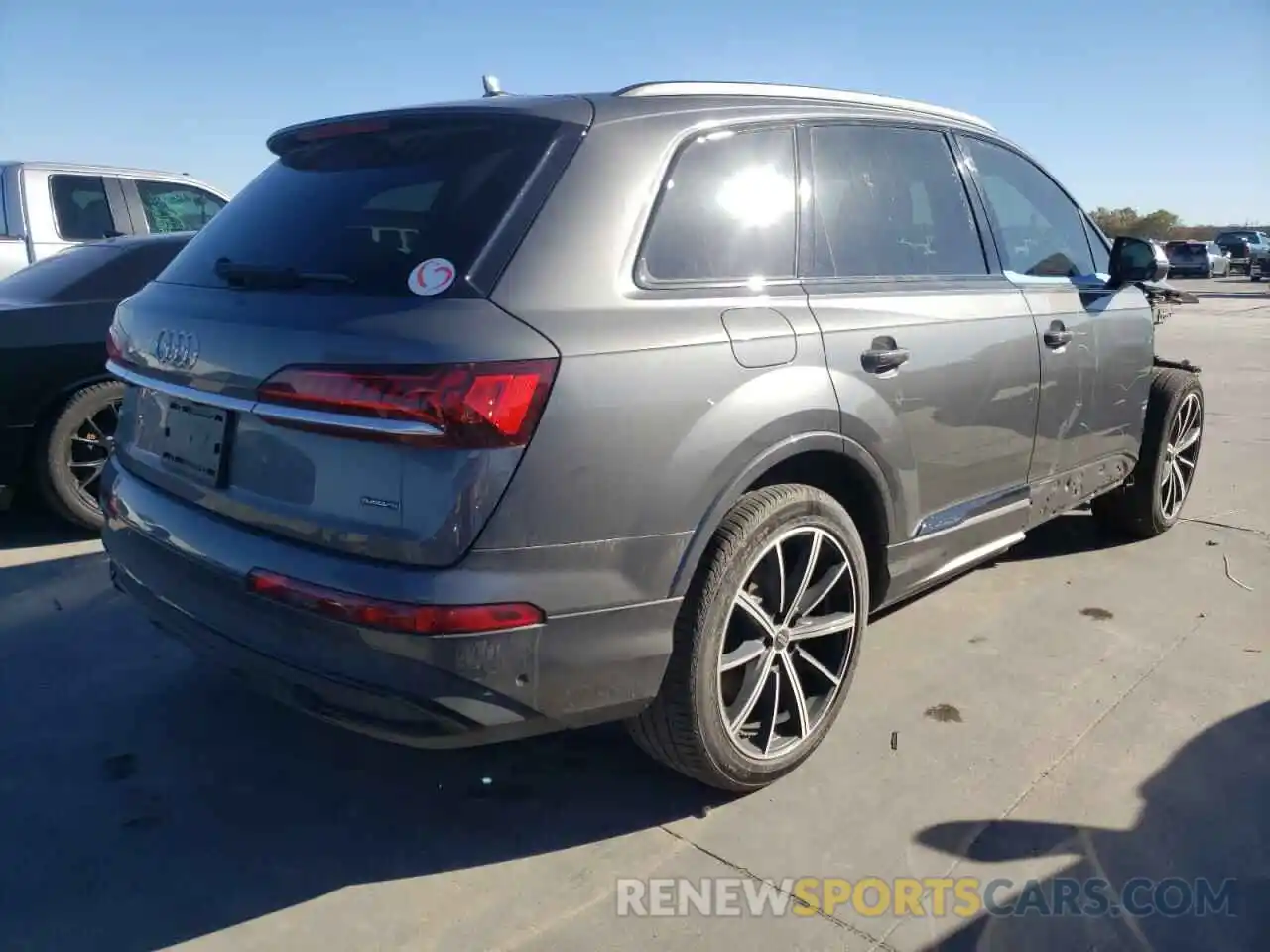 4 Photograph of a damaged car WA1LXAF72LD008482 AUDI Q7 2020