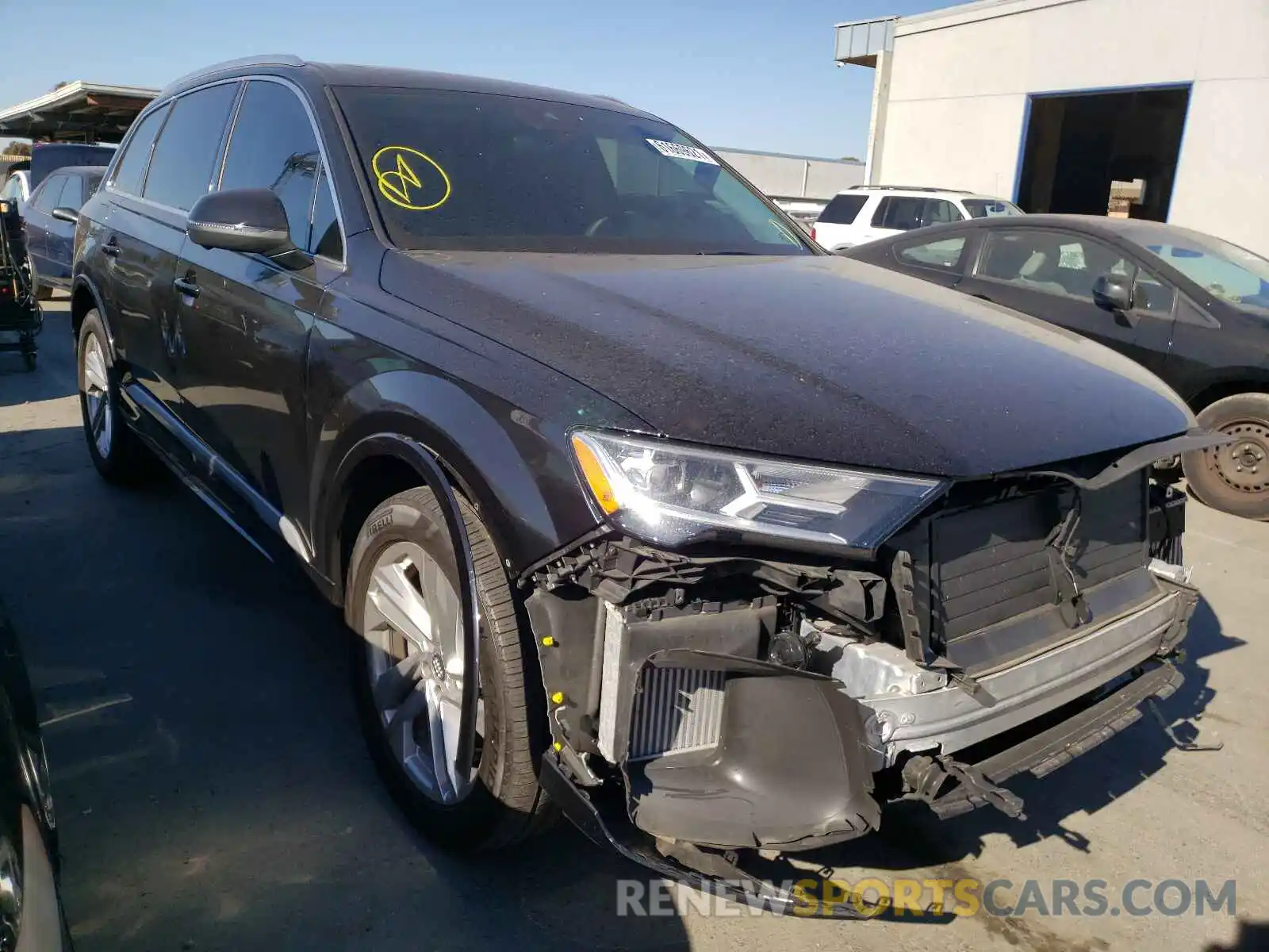 1 Photograph of a damaged car WA1LXAF73LD001525 AUDI Q7 2020