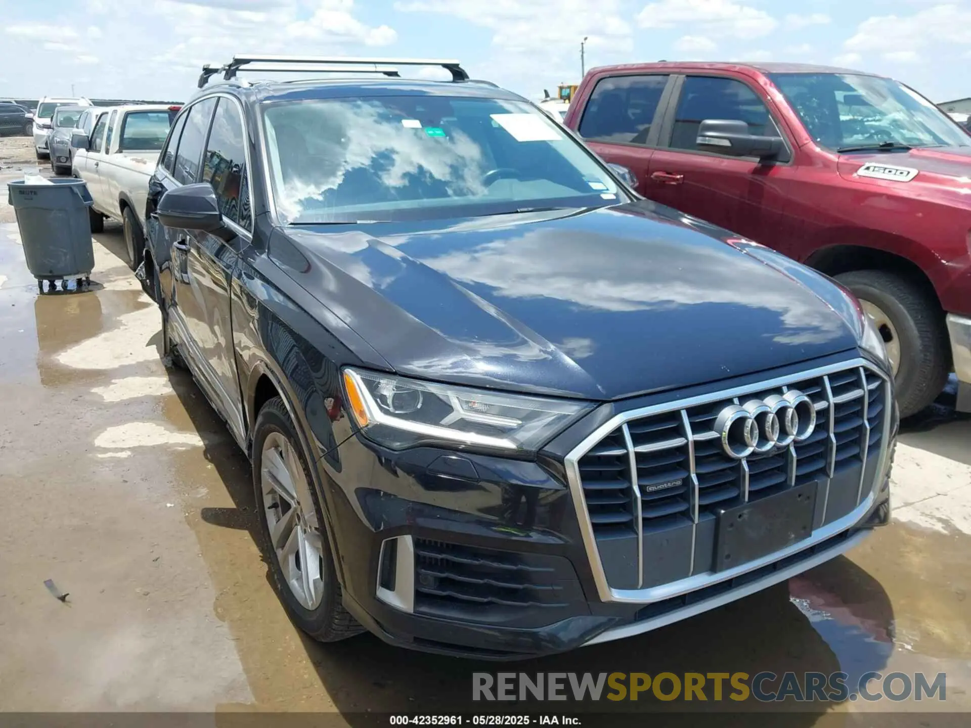 1 Photograph of a damaged car WA1LXAF74LD006068 AUDI Q7 2020