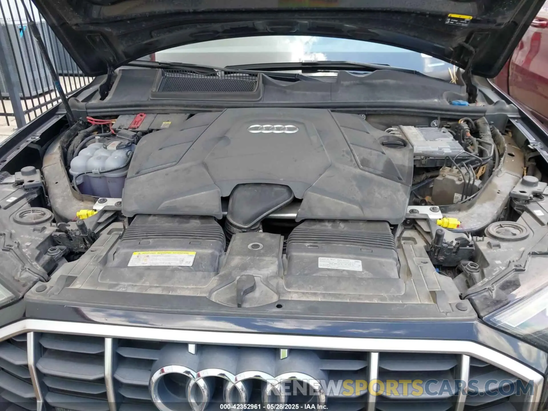 10 Photograph of a damaged car WA1LXAF74LD006068 AUDI Q7 2020