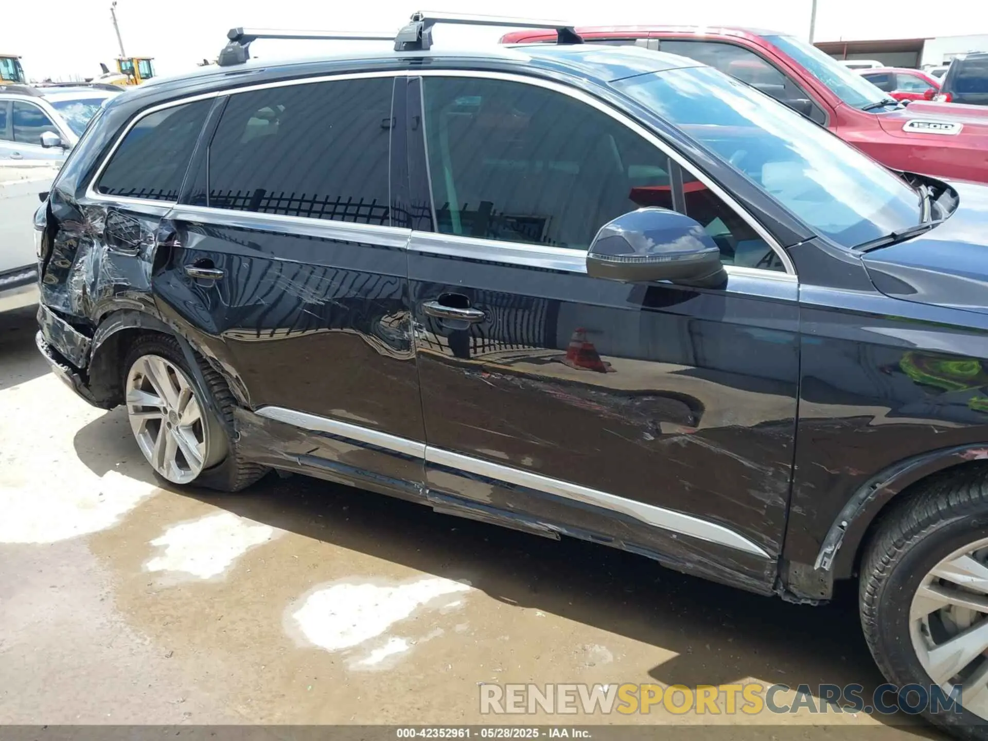 13 Photograph of a damaged car WA1LXAF74LD006068 AUDI Q7 2020