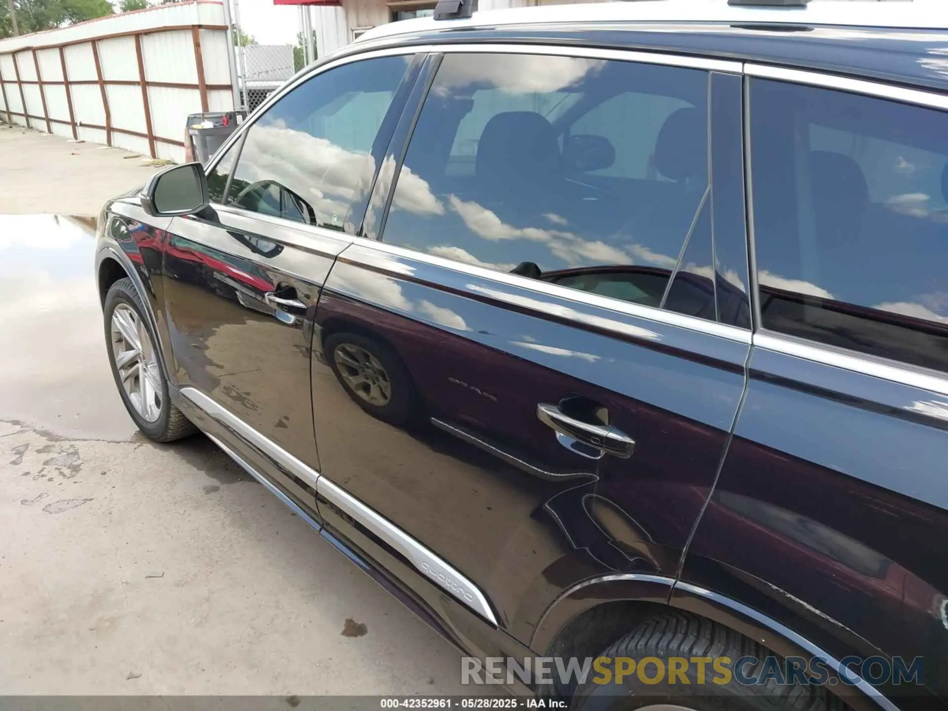 14 Photograph of a damaged car WA1LXAF74LD006068 AUDI Q7 2020