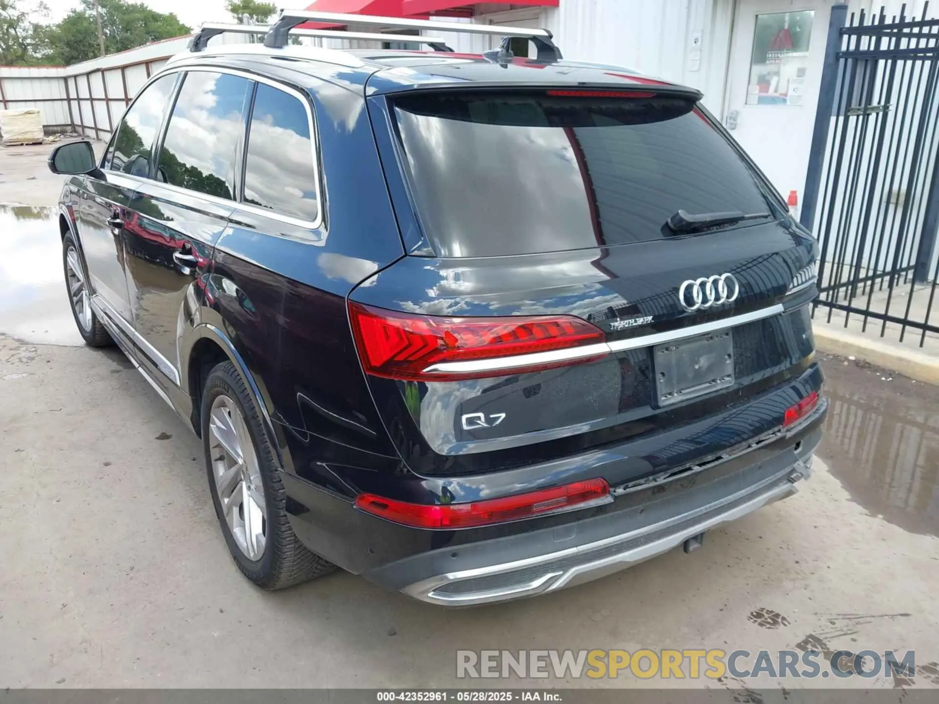 3 Photograph of a damaged car WA1LXAF74LD006068 AUDI Q7 2020