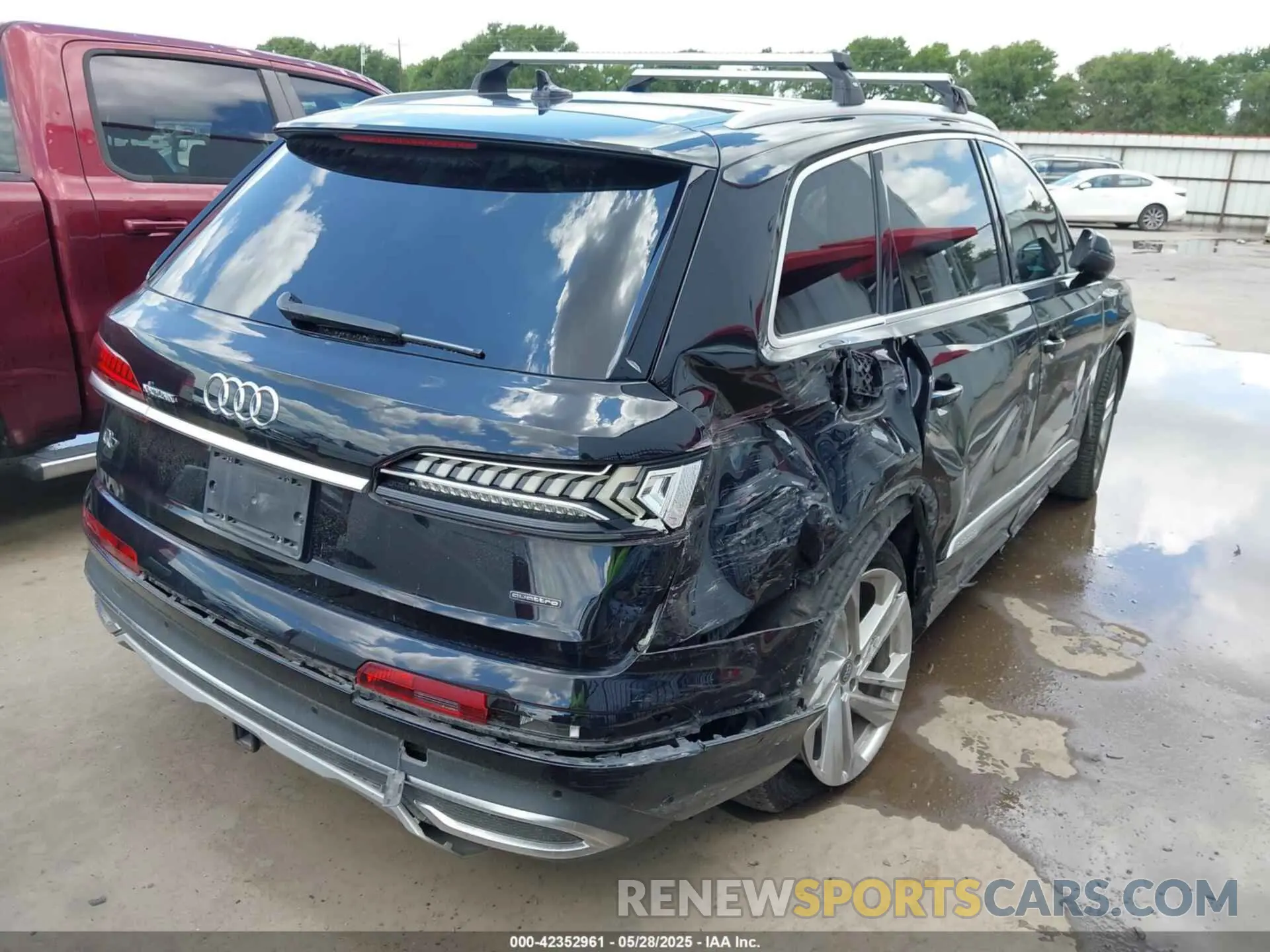 4 Photograph of a damaged car WA1LXAF74LD006068 AUDI Q7 2020