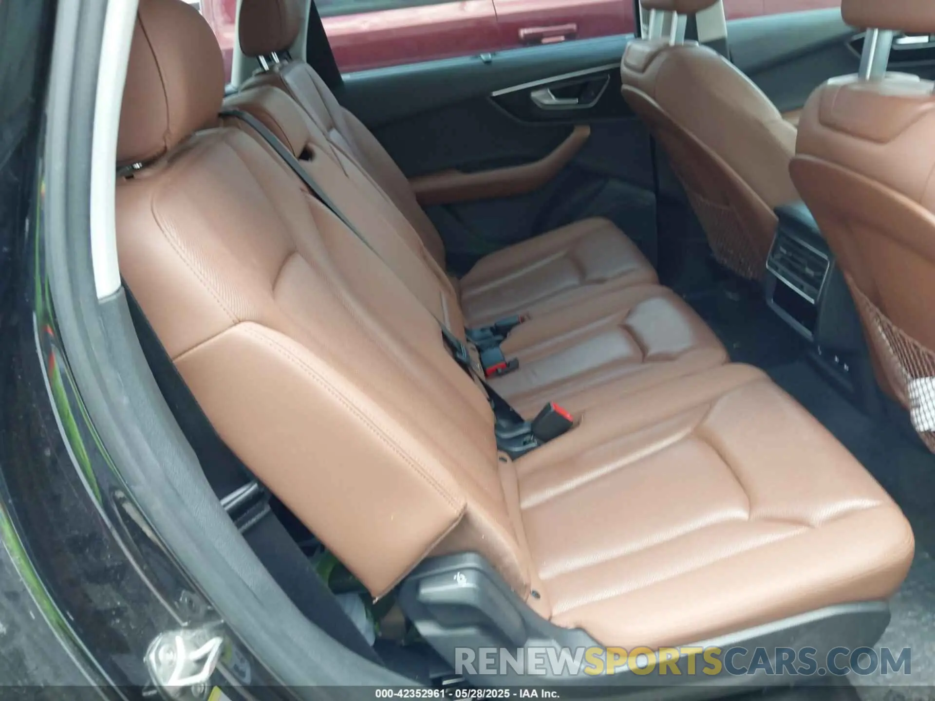8 Photograph of a damaged car WA1LXAF74LD006068 AUDI Q7 2020
