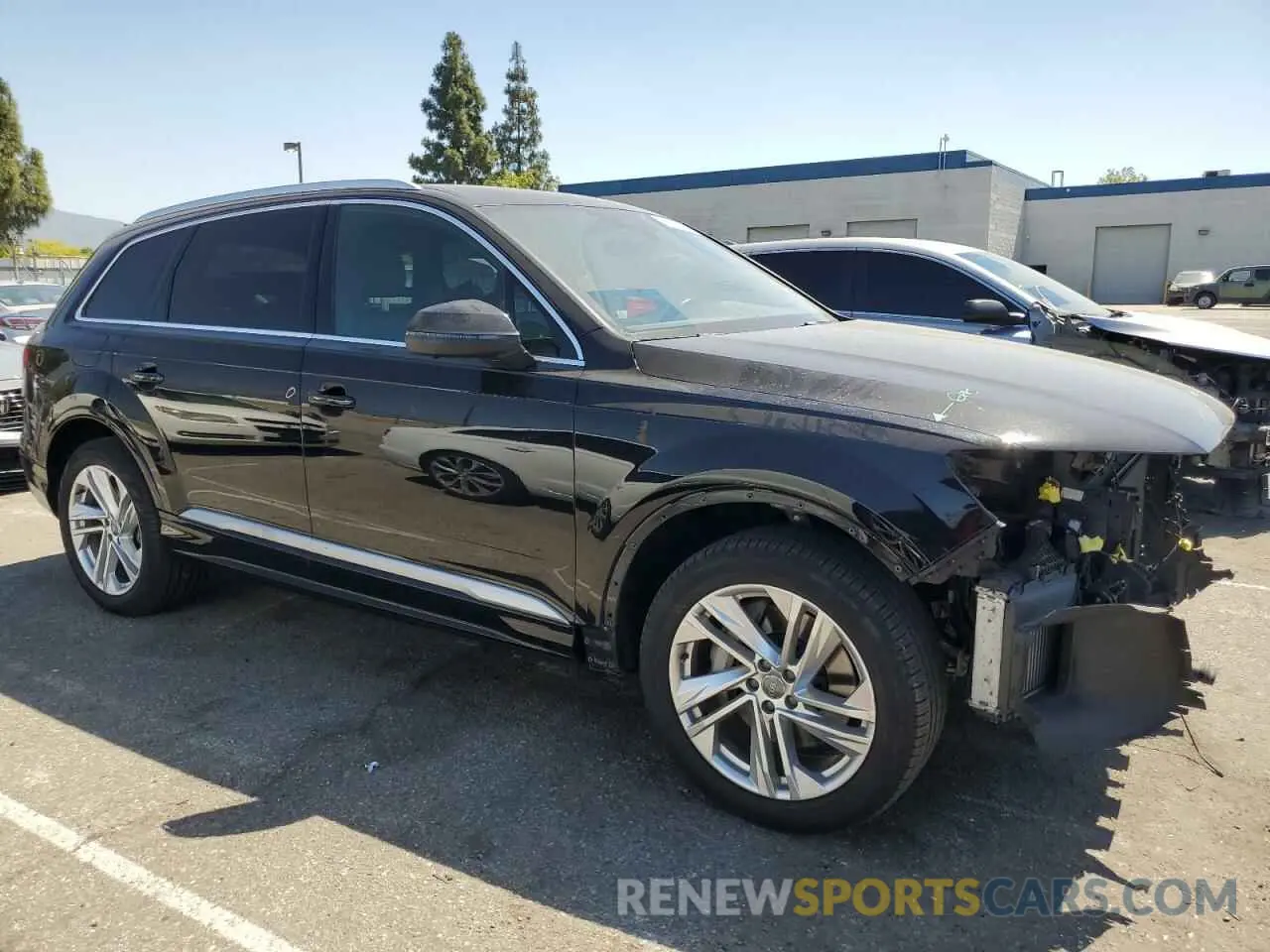 4 Photograph of a damaged car WA1LXAF75LD006869 AUDI Q7 2020