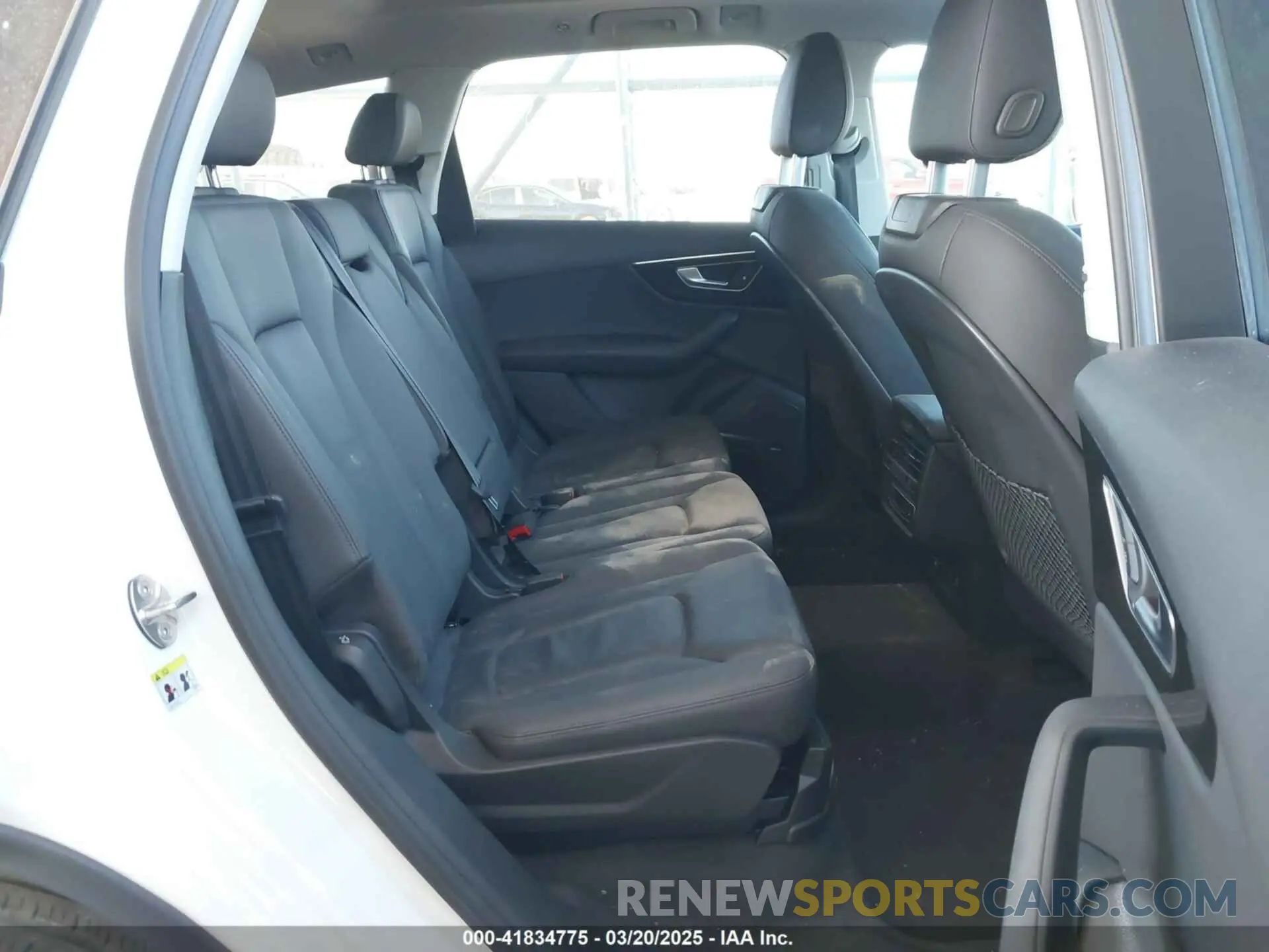 8 Photograph of a damaged car WA1LXAF76LD005911 AUDI Q7 2020