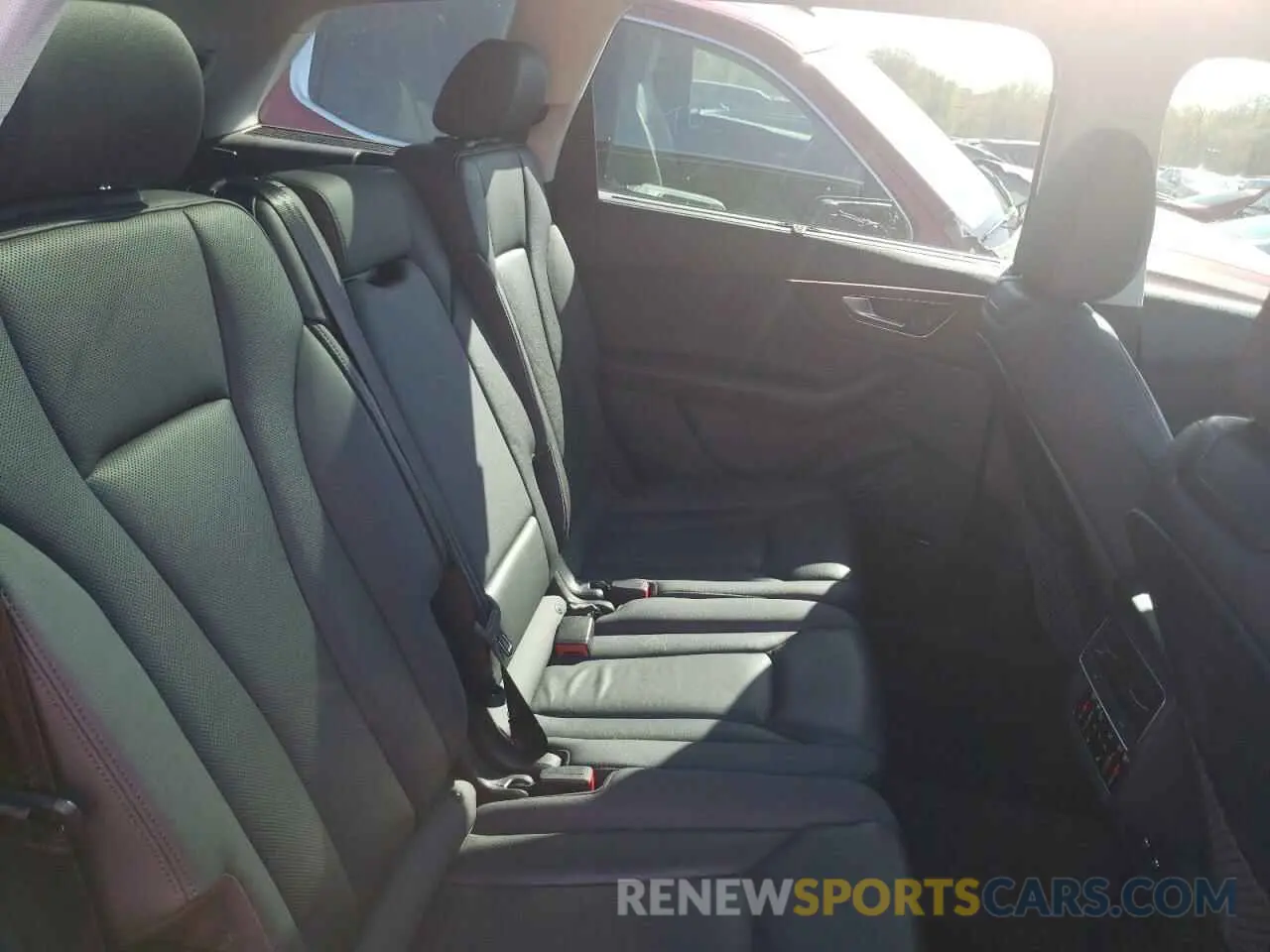 11 Photograph of a damaged car WA1LXAF77LD001317 AUDI Q7 2020