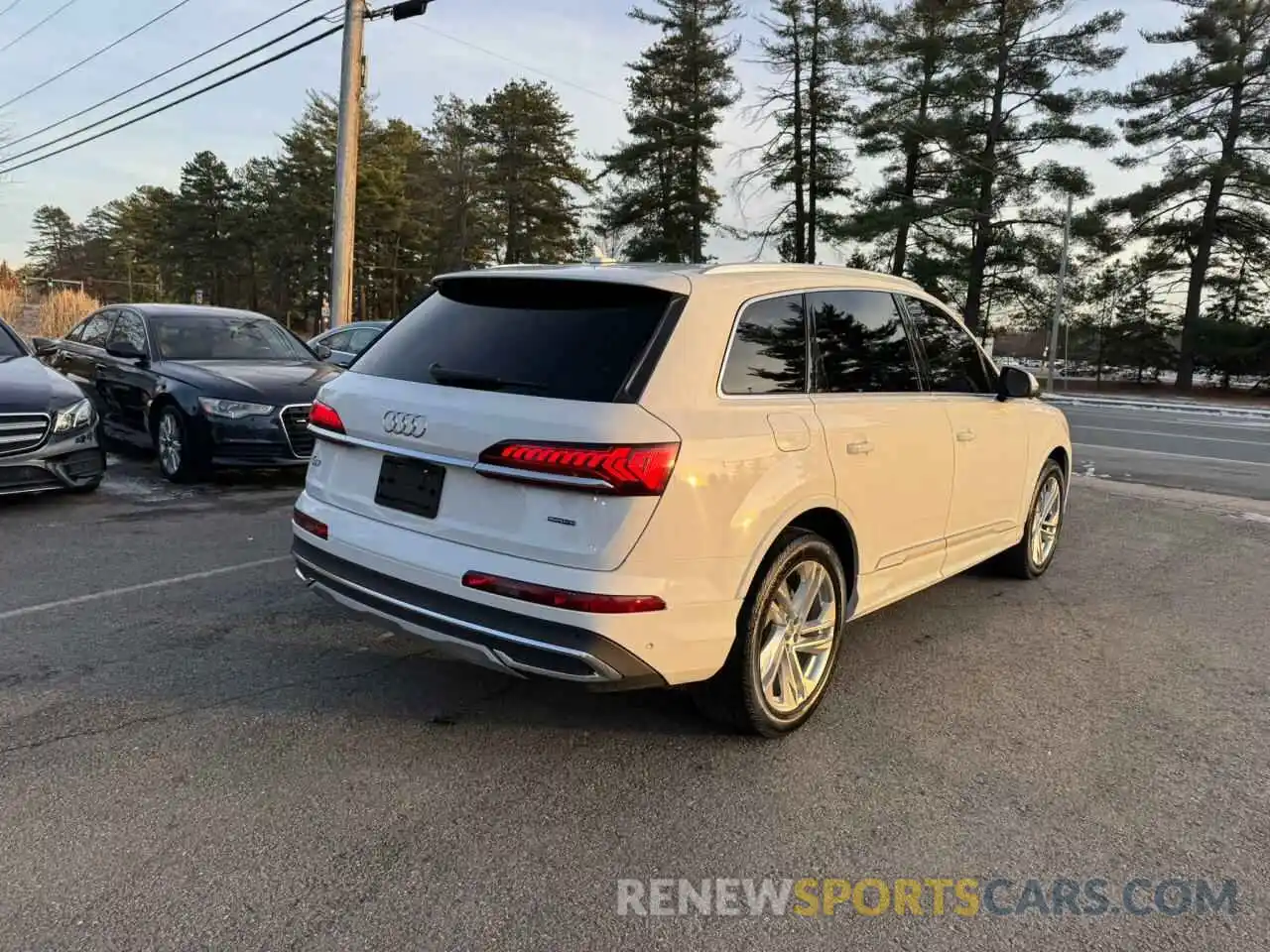 3 Photograph of a damaged car WA1LXAF7XLD003370 AUDI Q7 2020