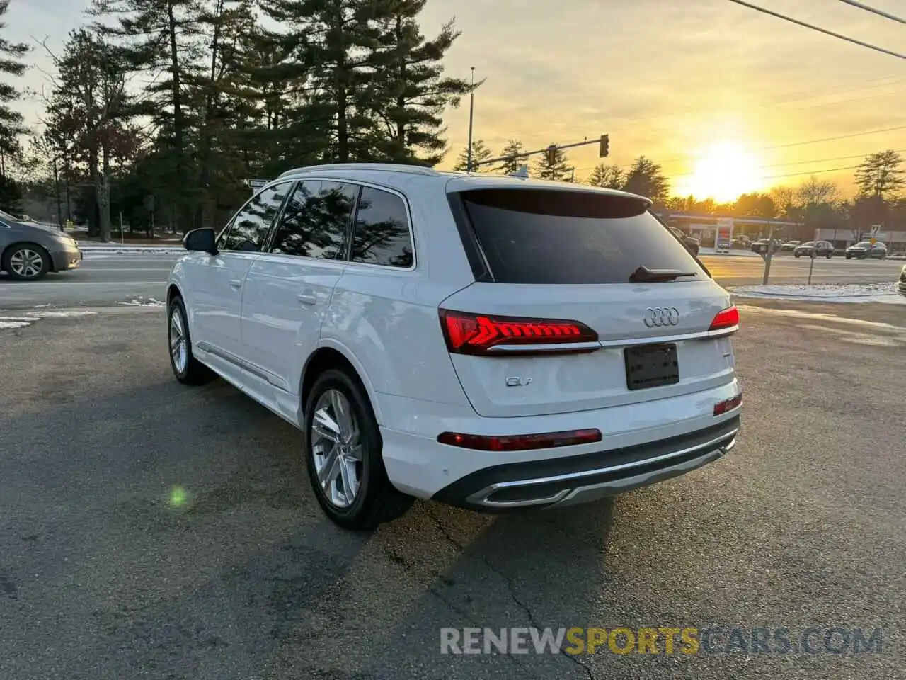 4 Photograph of a damaged car WA1LXAF7XLD003370 AUDI Q7 2020