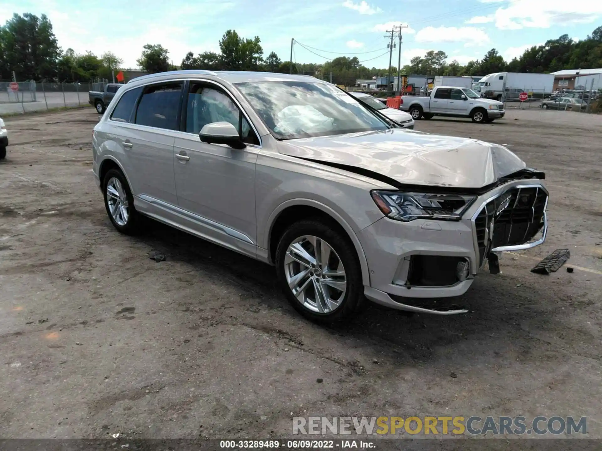 1 Photograph of a damaged car WA1LXAF7XLD006785 AUDI Q7 2020