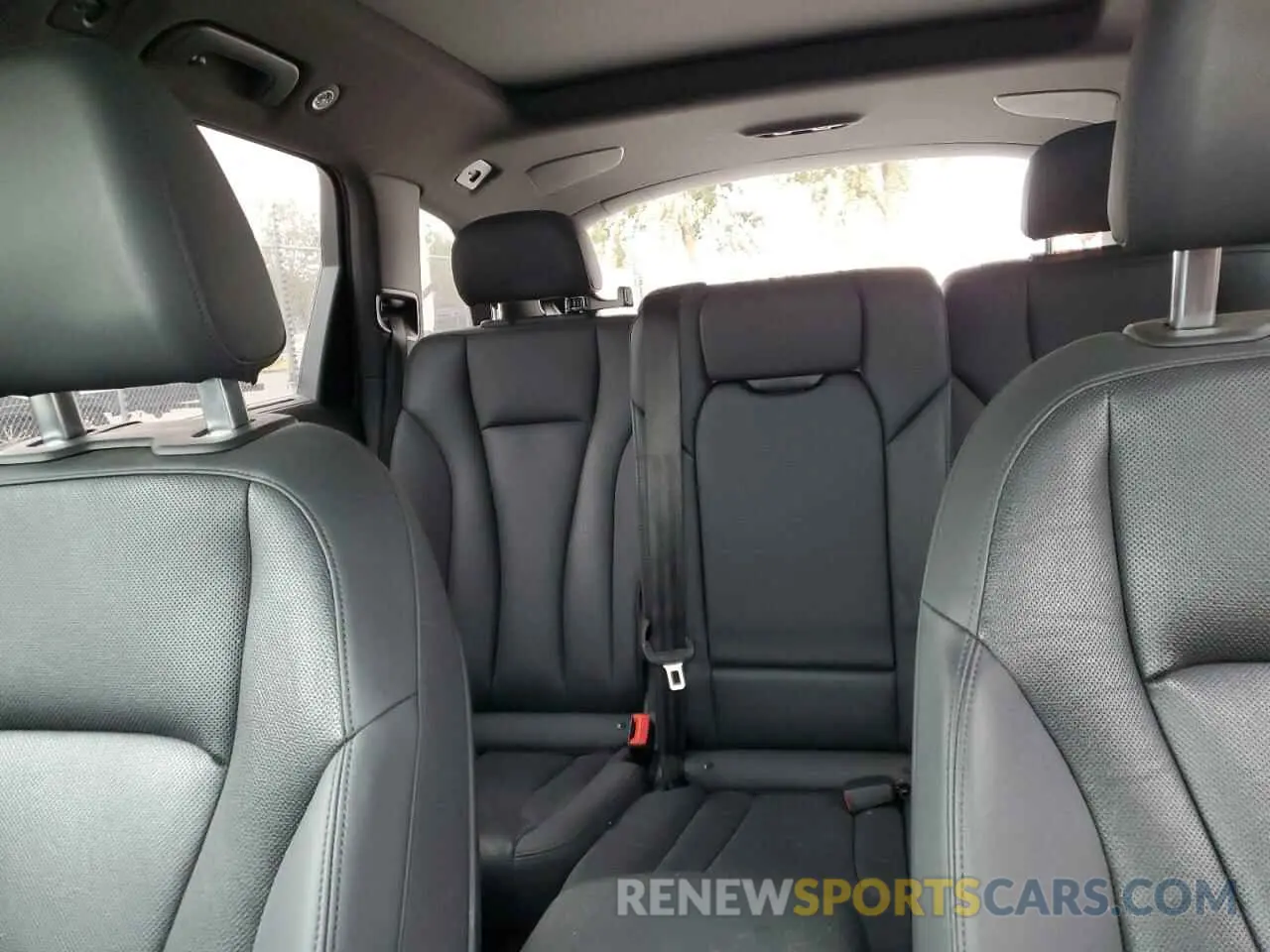10 Photograph of a damaged car WA1VXAF72LD008104 AUDI Q7 2020