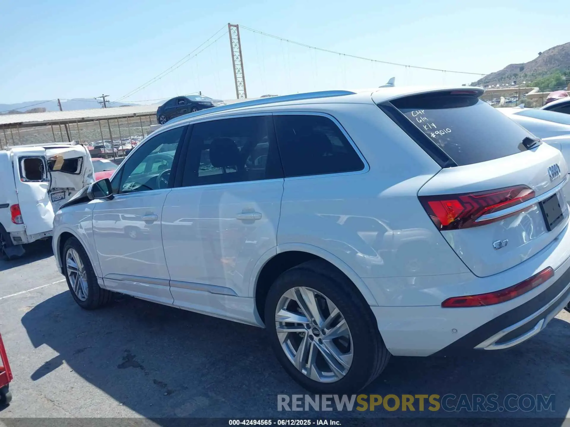 14 Photograph of a damaged car WA1AJAF72MD019010 AUDI Q7 2021