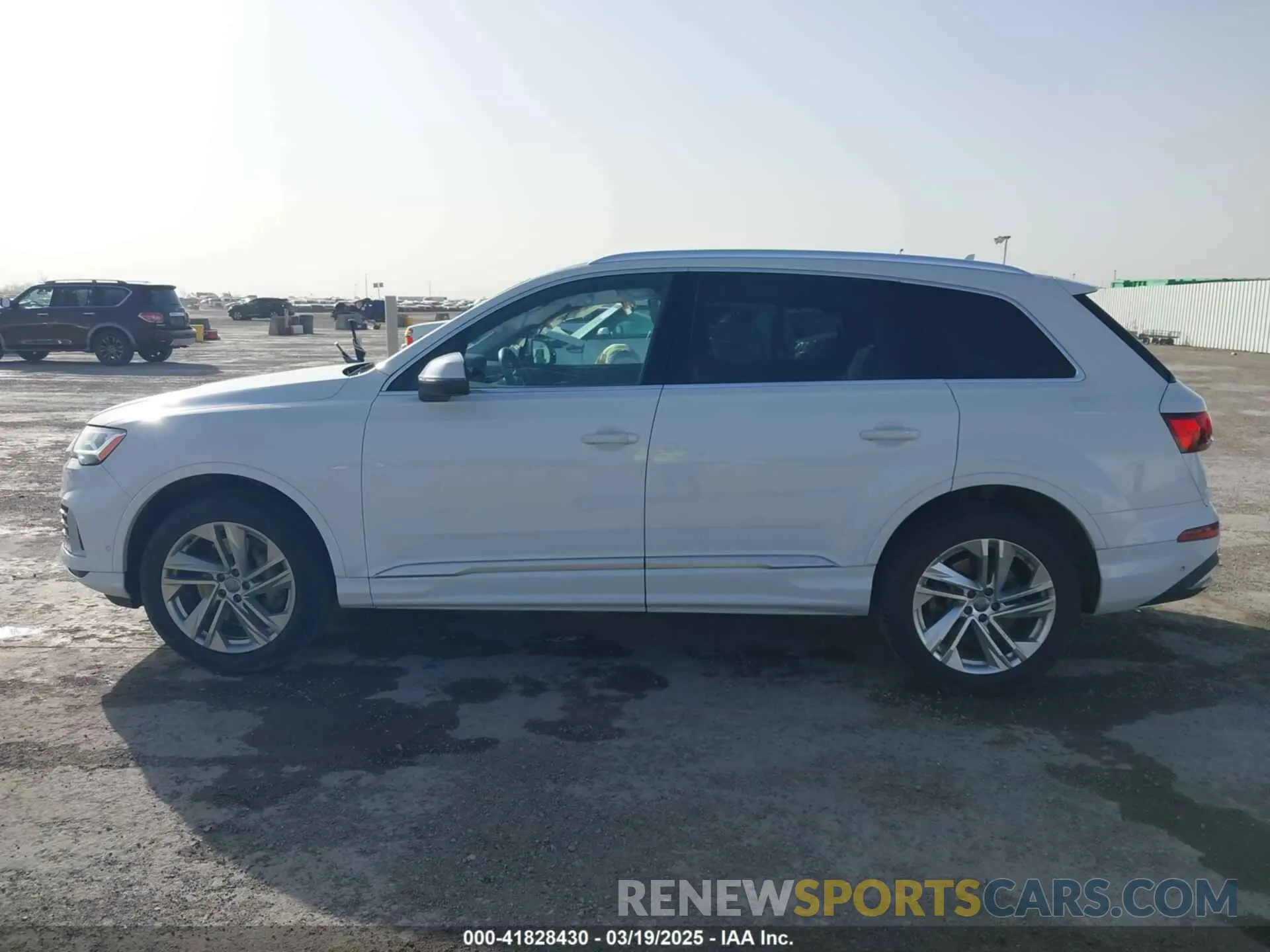 14 Photograph of a damaged car WA1AJAF78MD010196 AUDI Q7 2021