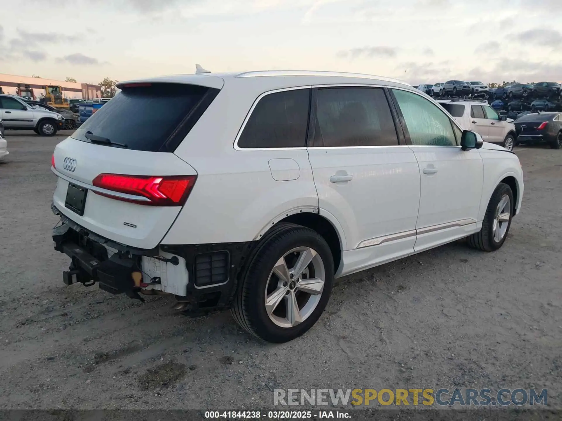 4 Photograph of a damaged car WA1AXAF72MD033536 AUDI Q7 2021