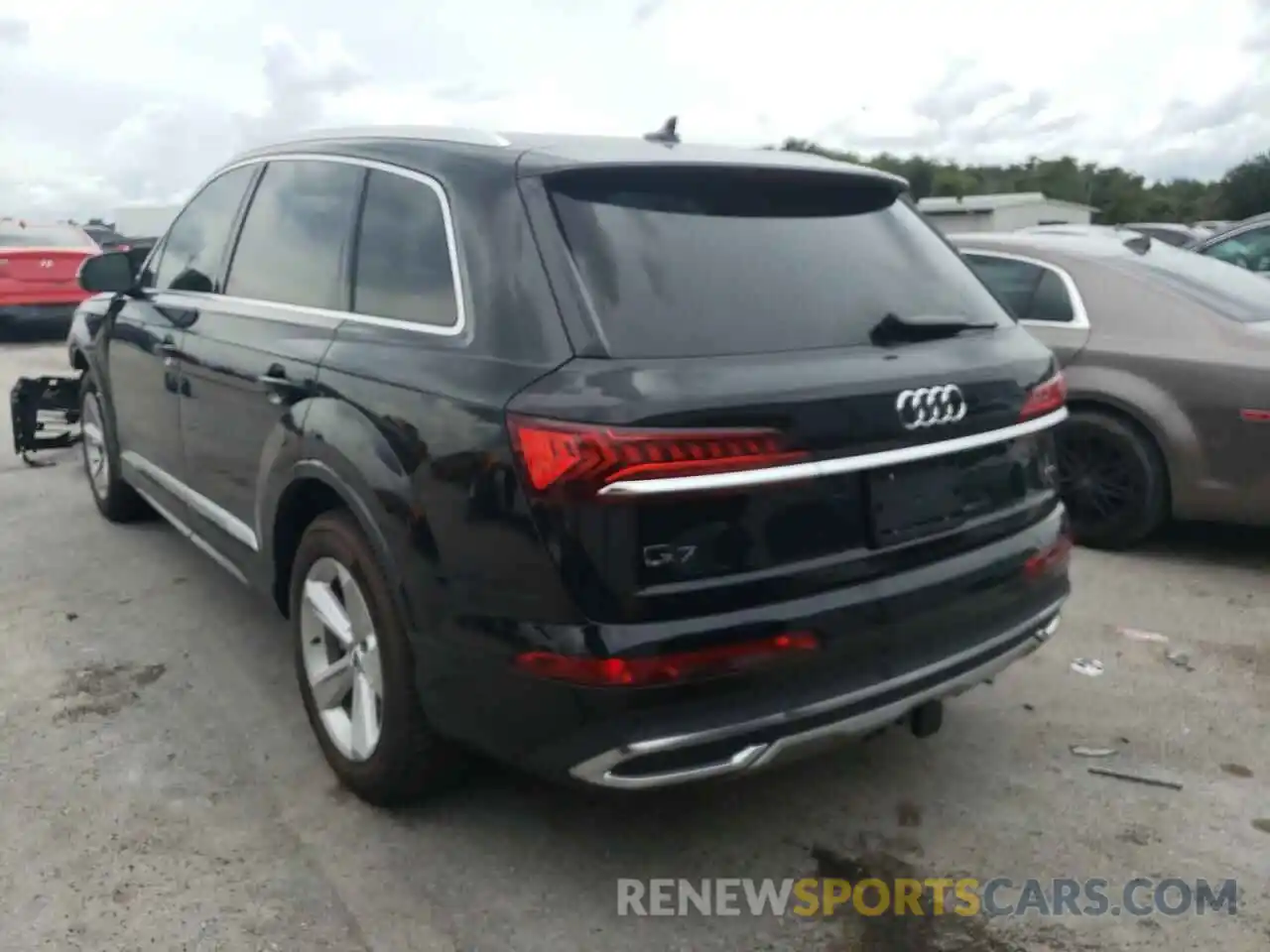 3 Photograph of a damaged car WA1AXAF73MD000299 AUDI Q7 2021