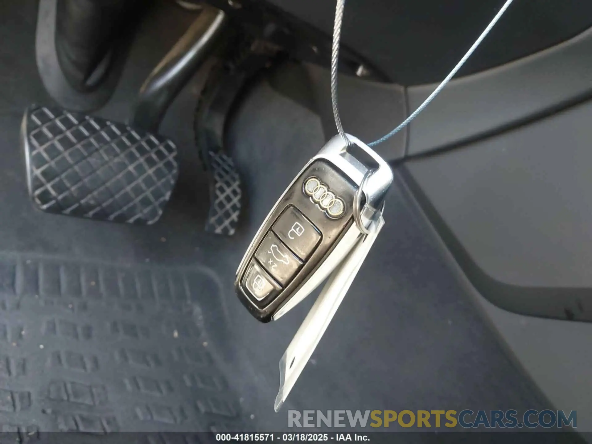 11 Photograph of a damaged car WA1AXAF77MD033371 AUDI Q7 2021