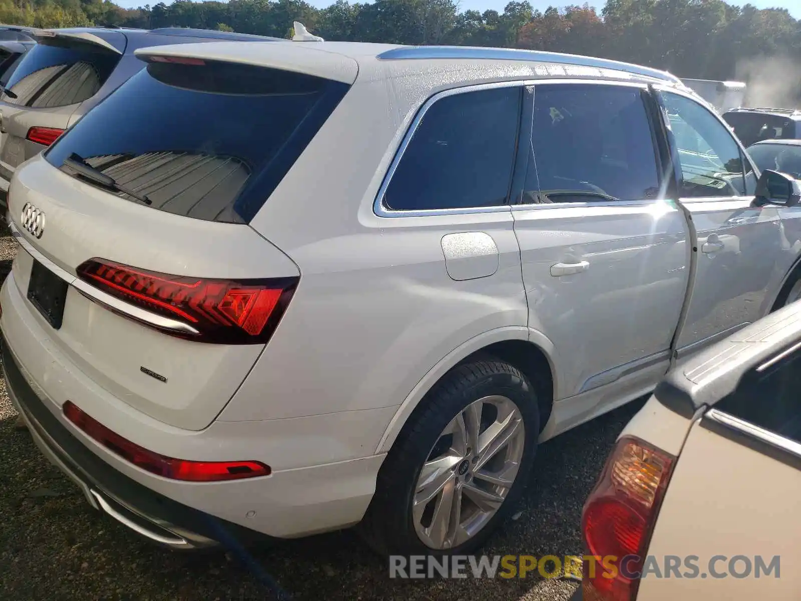 4 Photograph of a damaged car WA1LJAF70MD020522 AUDI Q7 2021