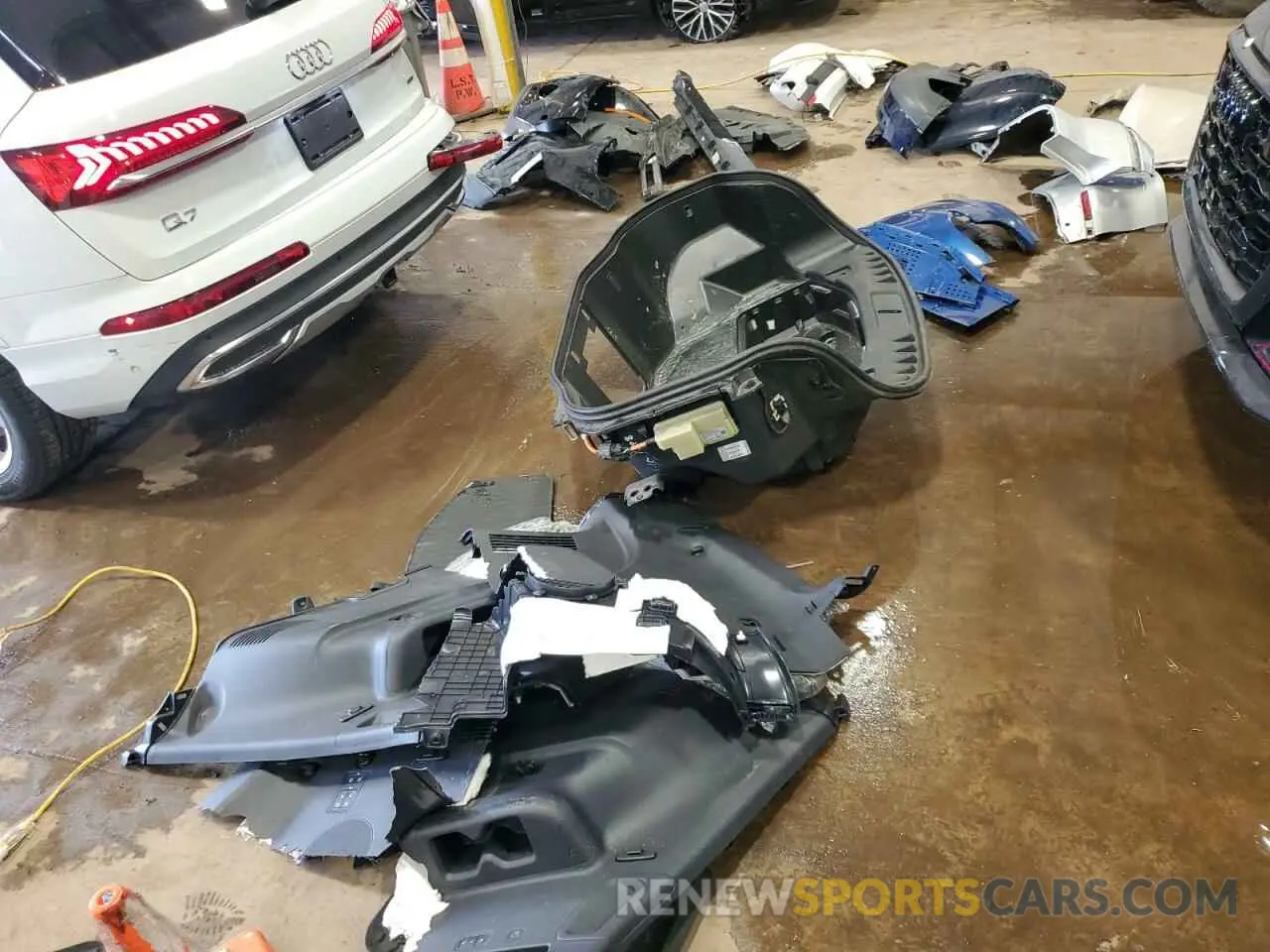 12 Photograph of a damaged car WA1LJAF71MD027642 AUDI Q7 2021