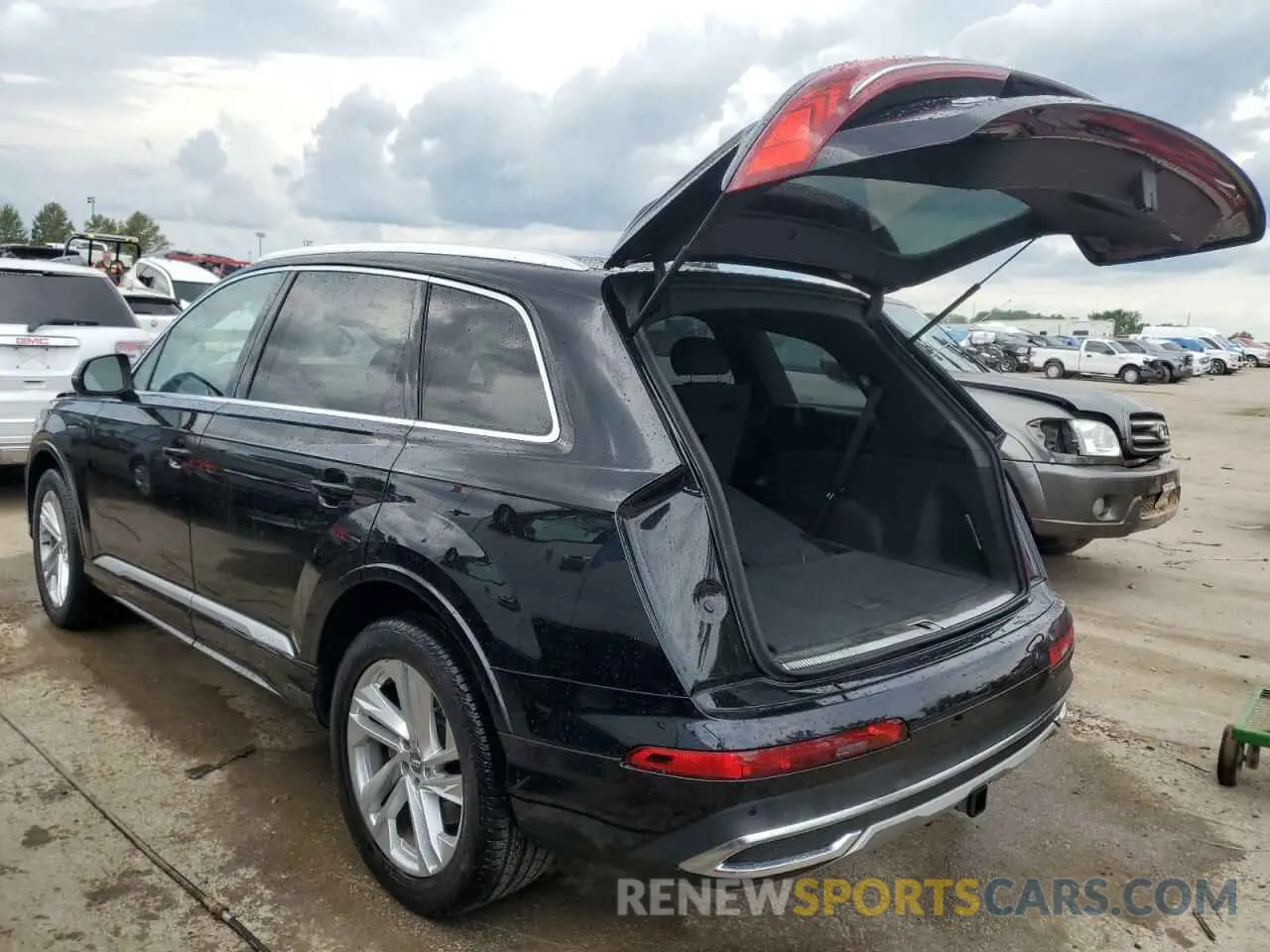 2 Photograph of a damaged car WA1LJAF73MD012320 AUDI Q7 2021