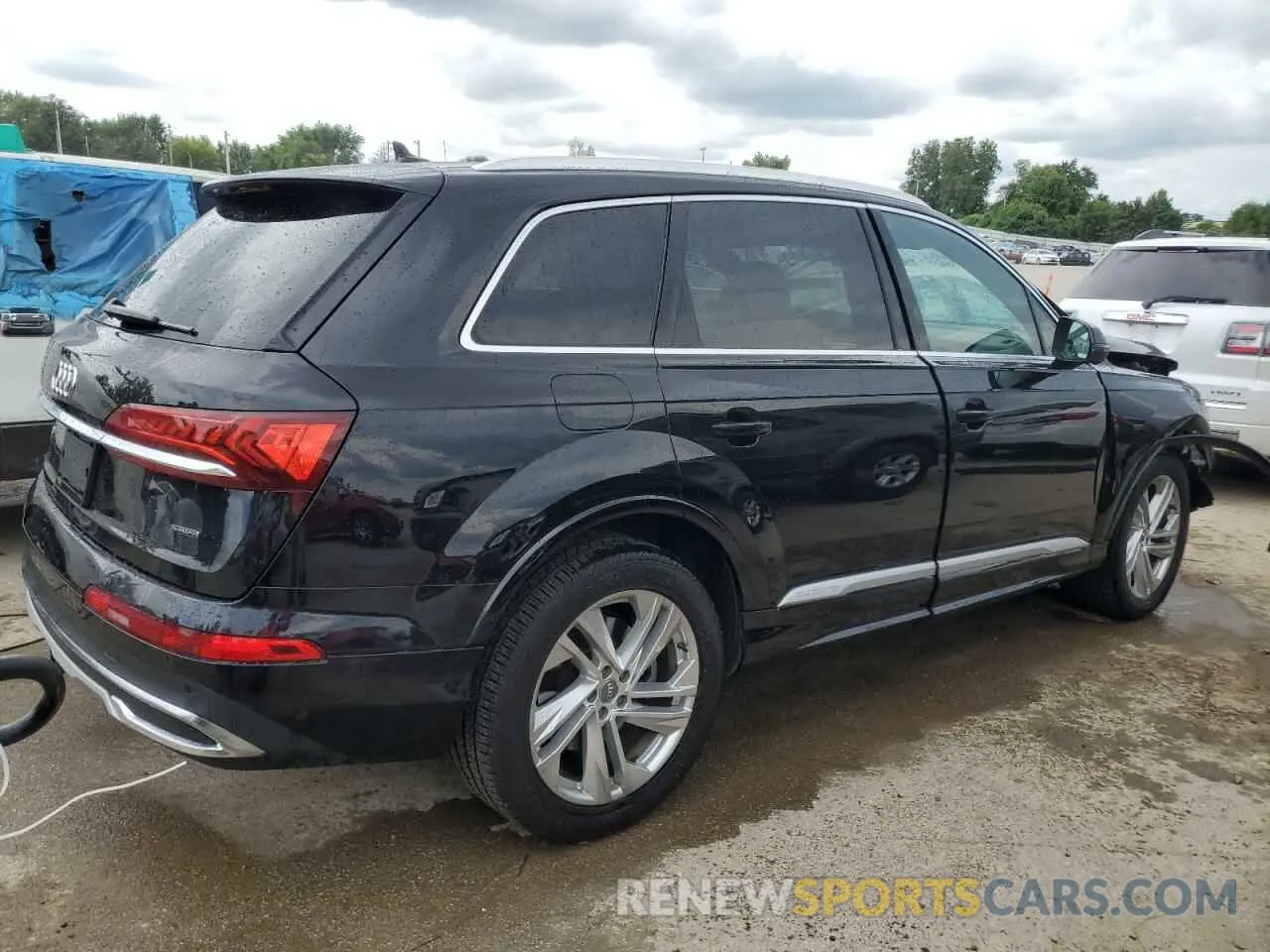 3 Photograph of a damaged car WA1LJAF73MD012320 AUDI Q7 2021