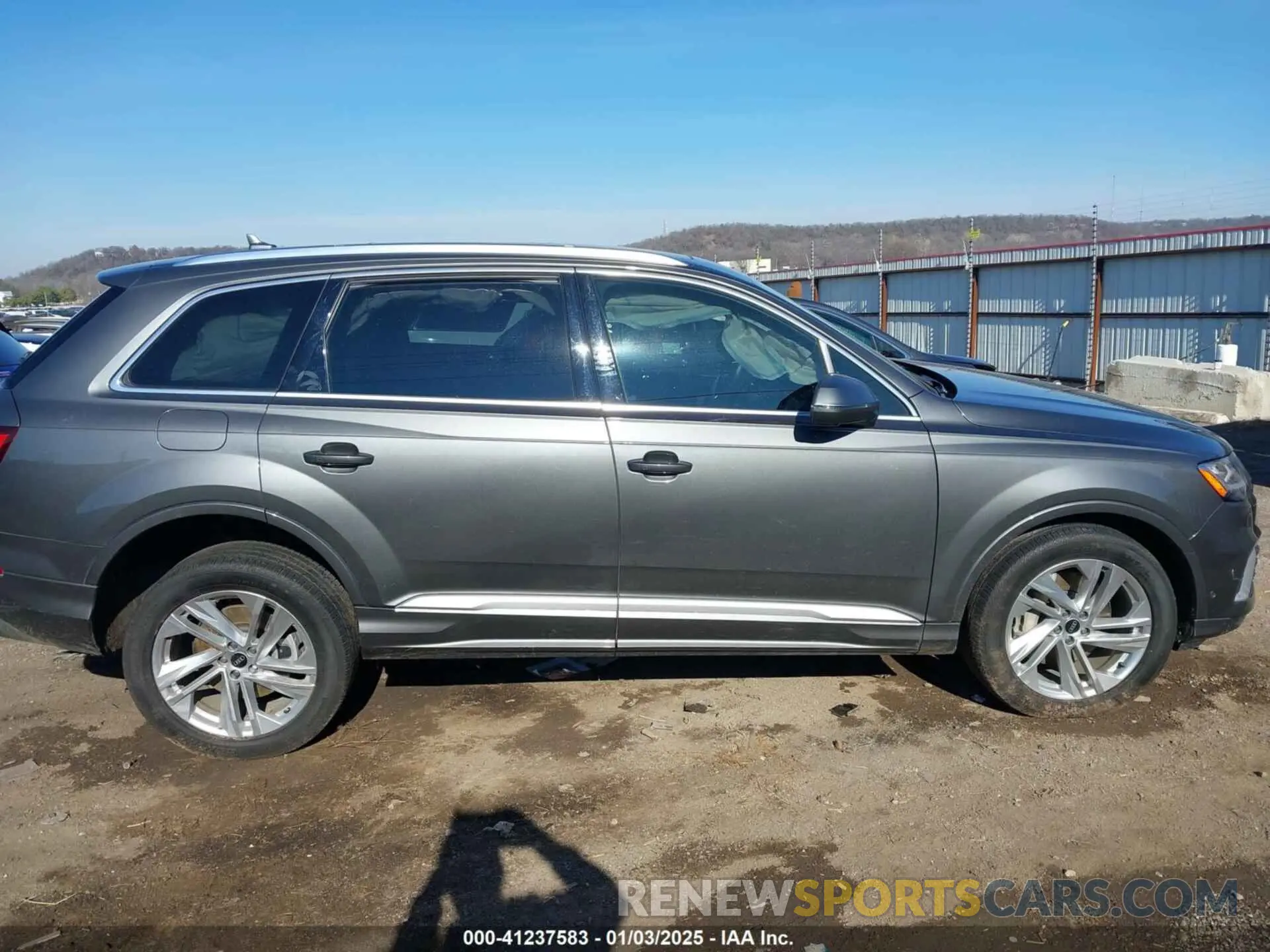 14 Photograph of a damaged car WA1LJAF75MD028759 AUDI Q7 2021
