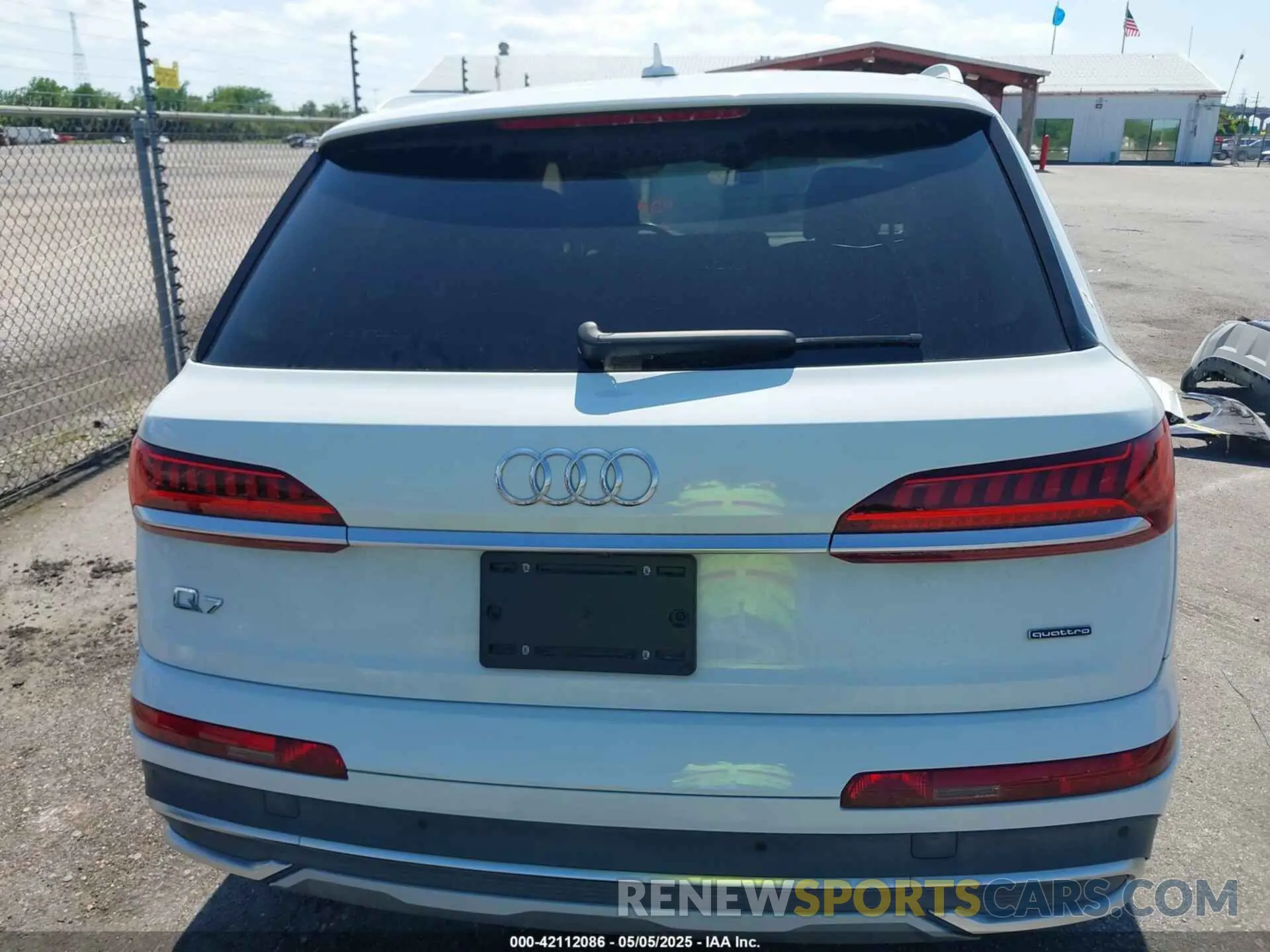 17 Photograph of a damaged car WA1LJAF78MD011440 AUDI Q7 2021