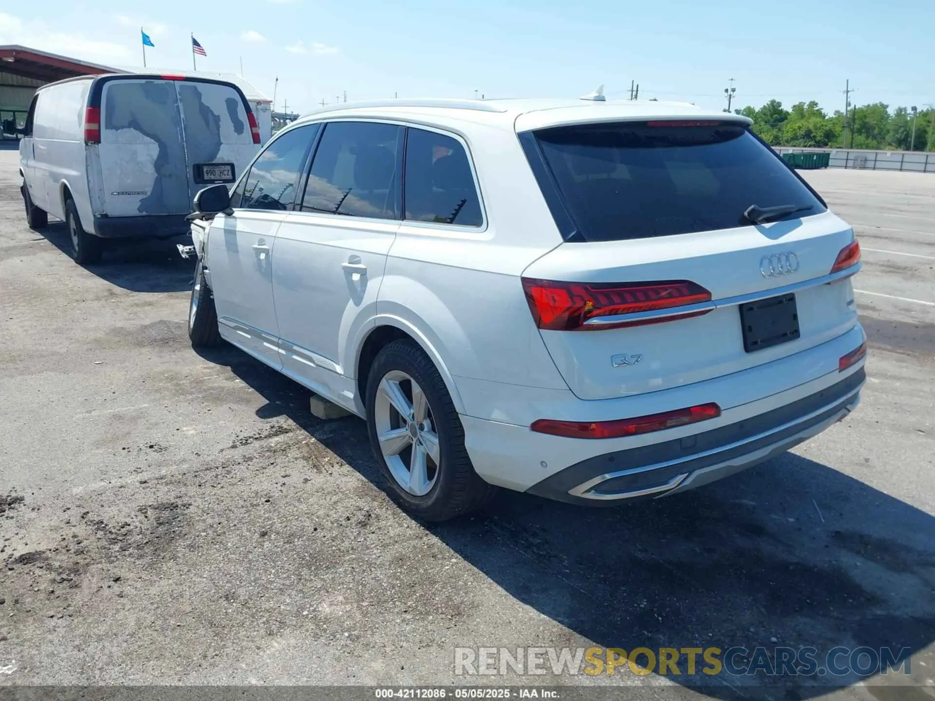 3 Photograph of a damaged car WA1LJAF78MD011440 AUDI Q7 2021