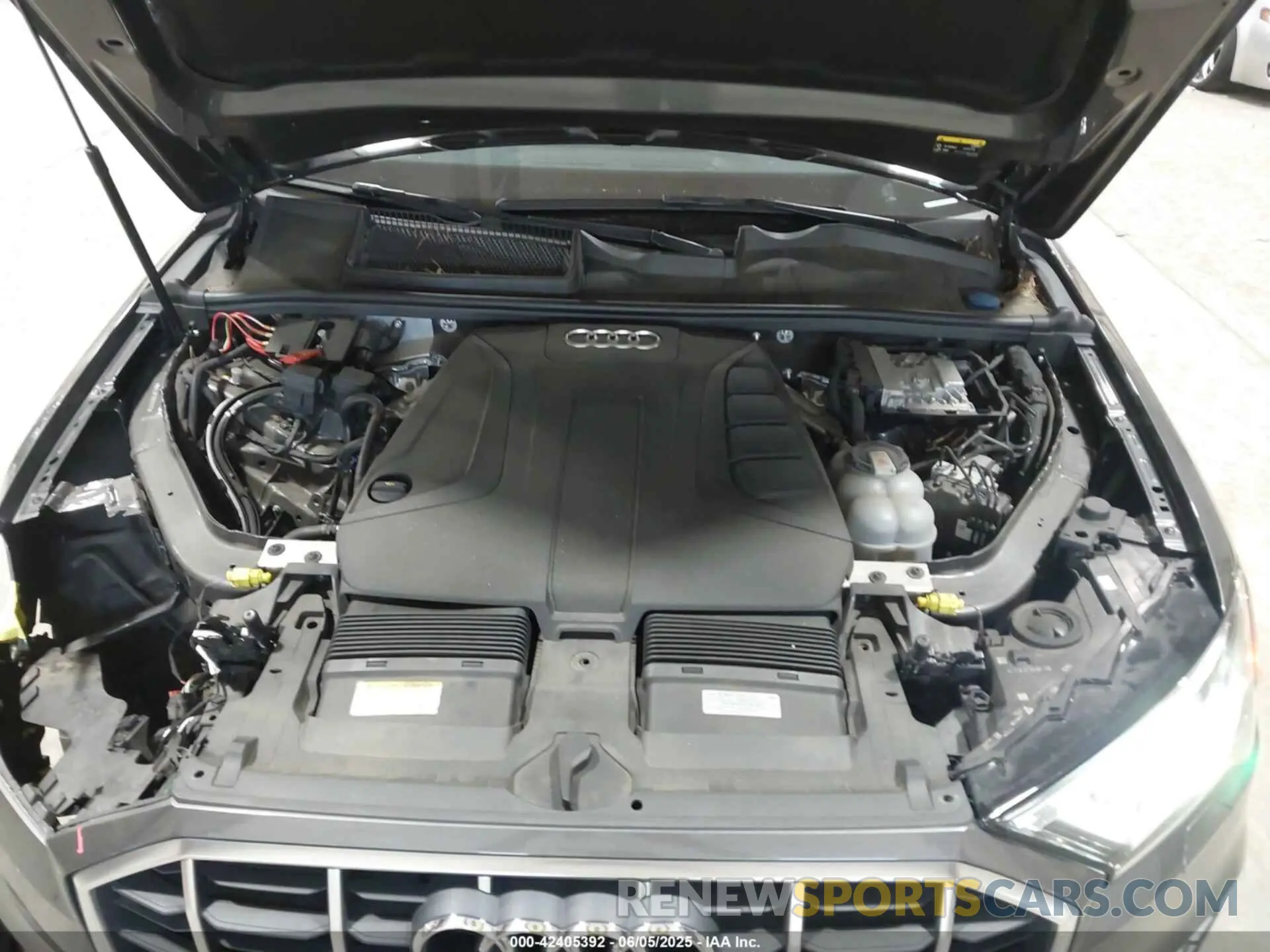 10 Photograph of a damaged car WA1LJAF7XMD015375 AUDI Q7 2021