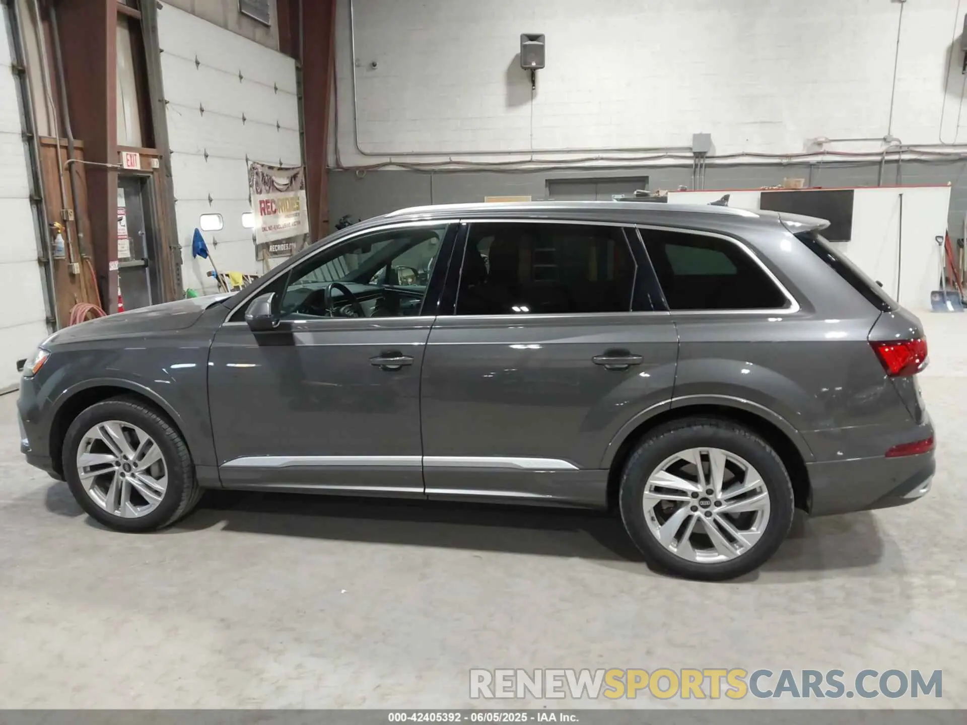 14 Photograph of a damaged car WA1LJAF7XMD015375 AUDI Q7 2021