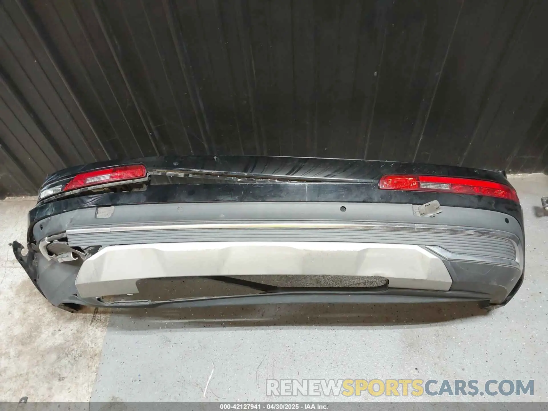 12 Photograph of a damaged car WA1LJAF7XMD029874 AUDI Q7 2021