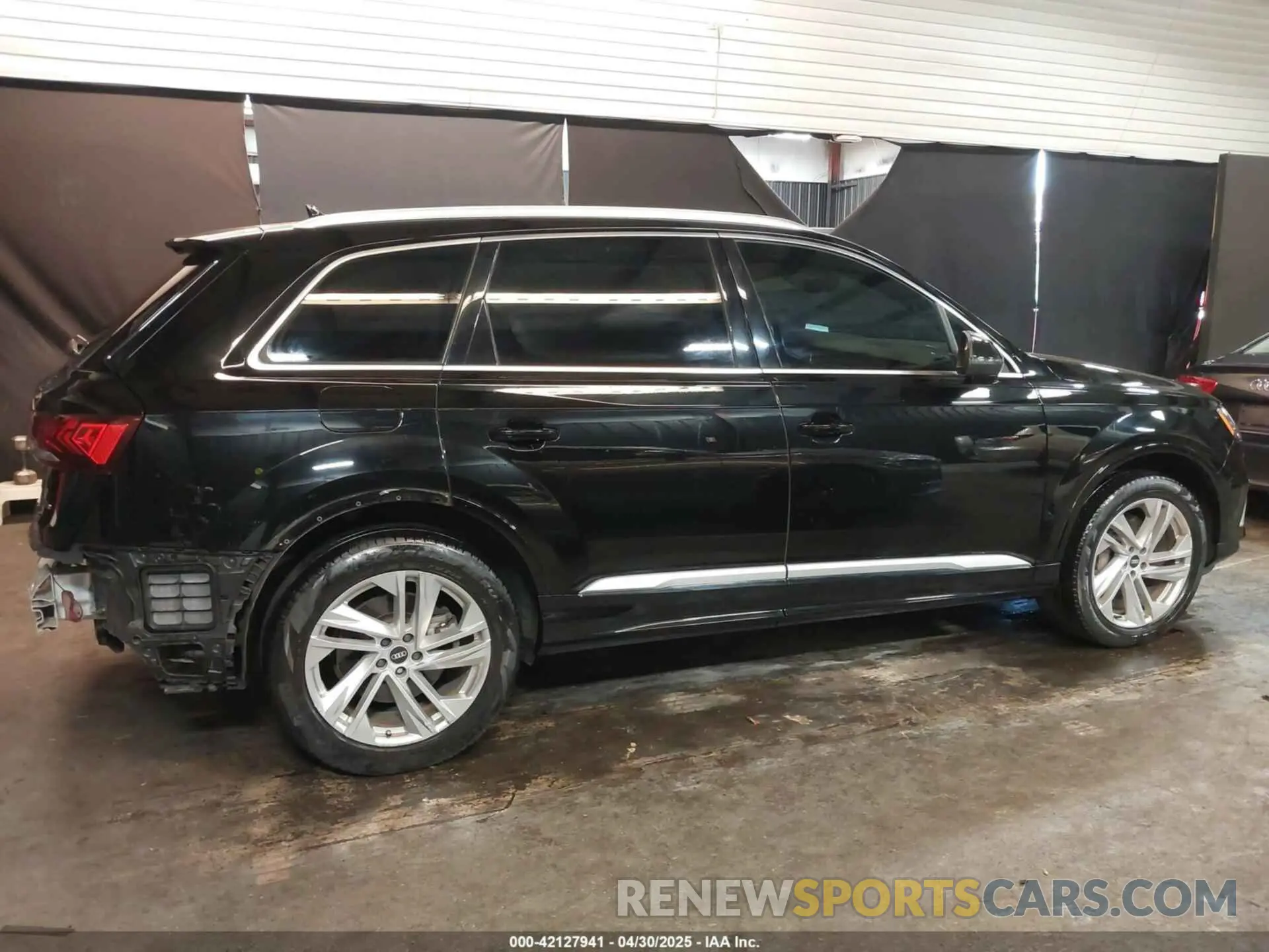 14 Photograph of a damaged car WA1LJAF7XMD029874 AUDI Q7 2021