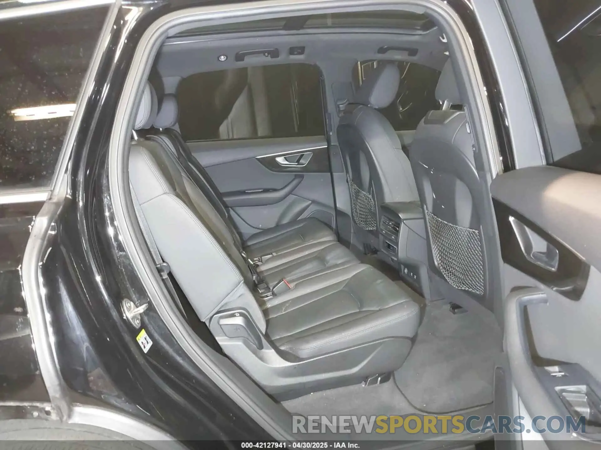 8 Photograph of a damaged car WA1LJAF7XMD029874 AUDI Q7 2021