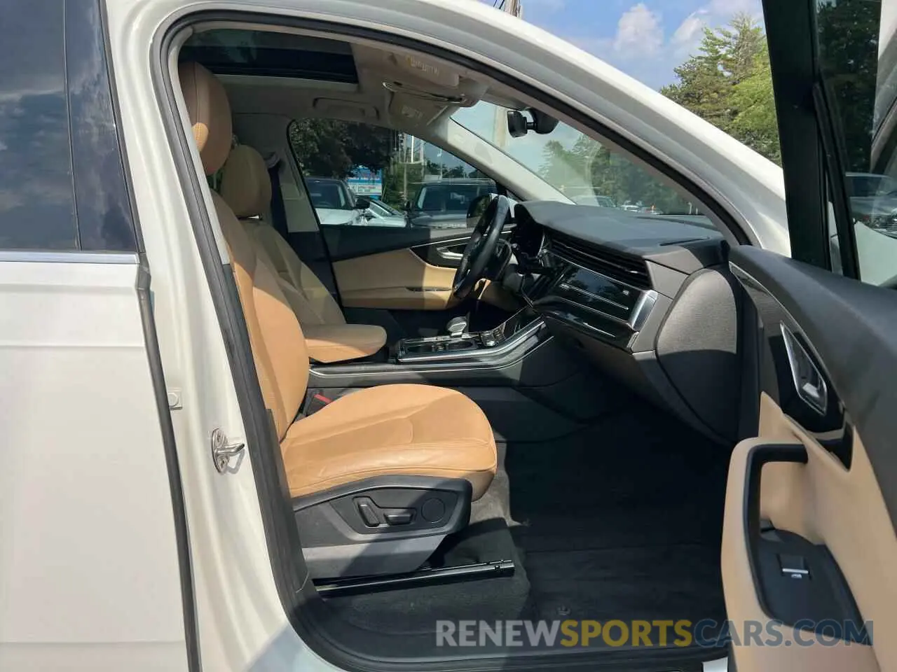 5 Photograph of a damaged car WA1LXAF70MD014010 AUDI Q7 2021
