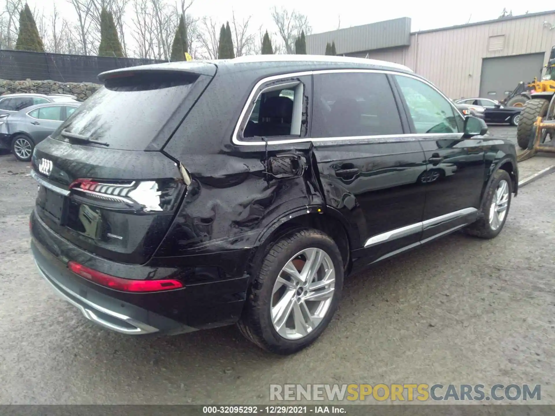 4 Photograph of a damaged car WA1LXAF70MD019661 AUDI Q7 2021