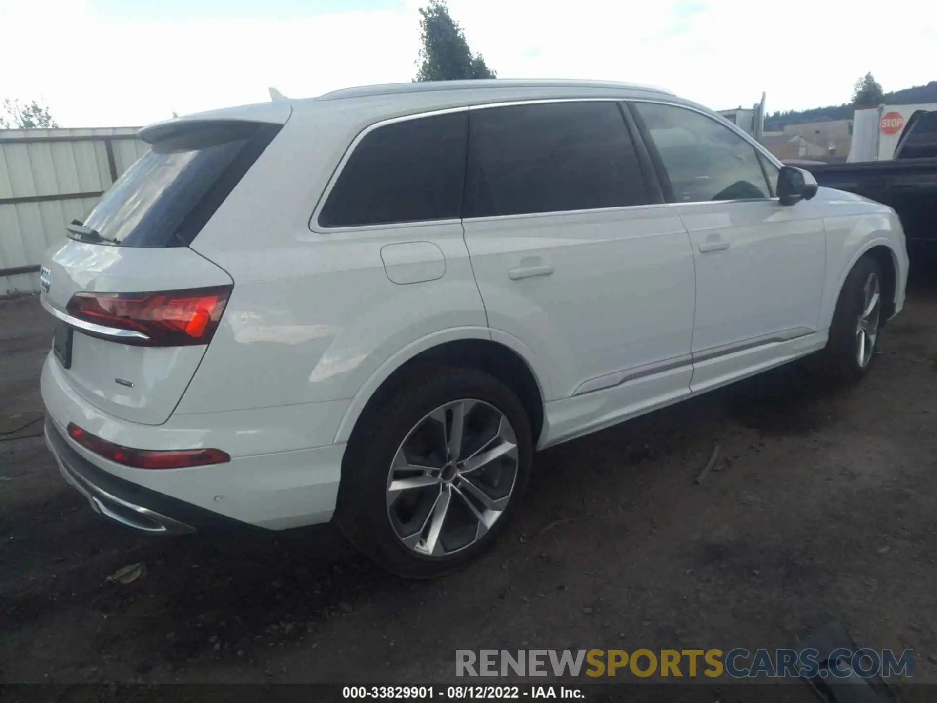 4 Photograph of a damaged car WA1LXAF70MD019823 AUDI Q7 2021