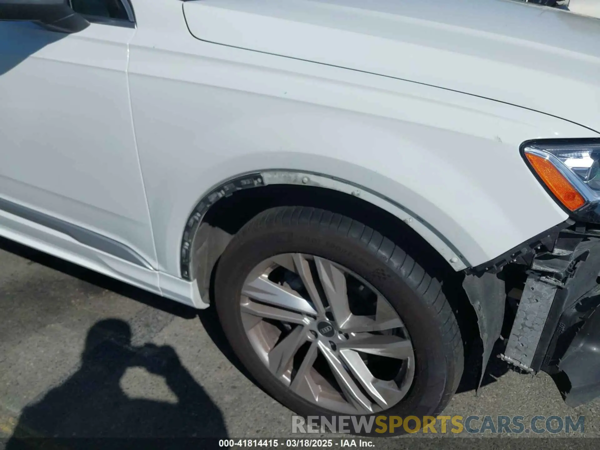 14 Photograph of a damaged car WA1LXAF73MD021033 AUDI Q7 2021