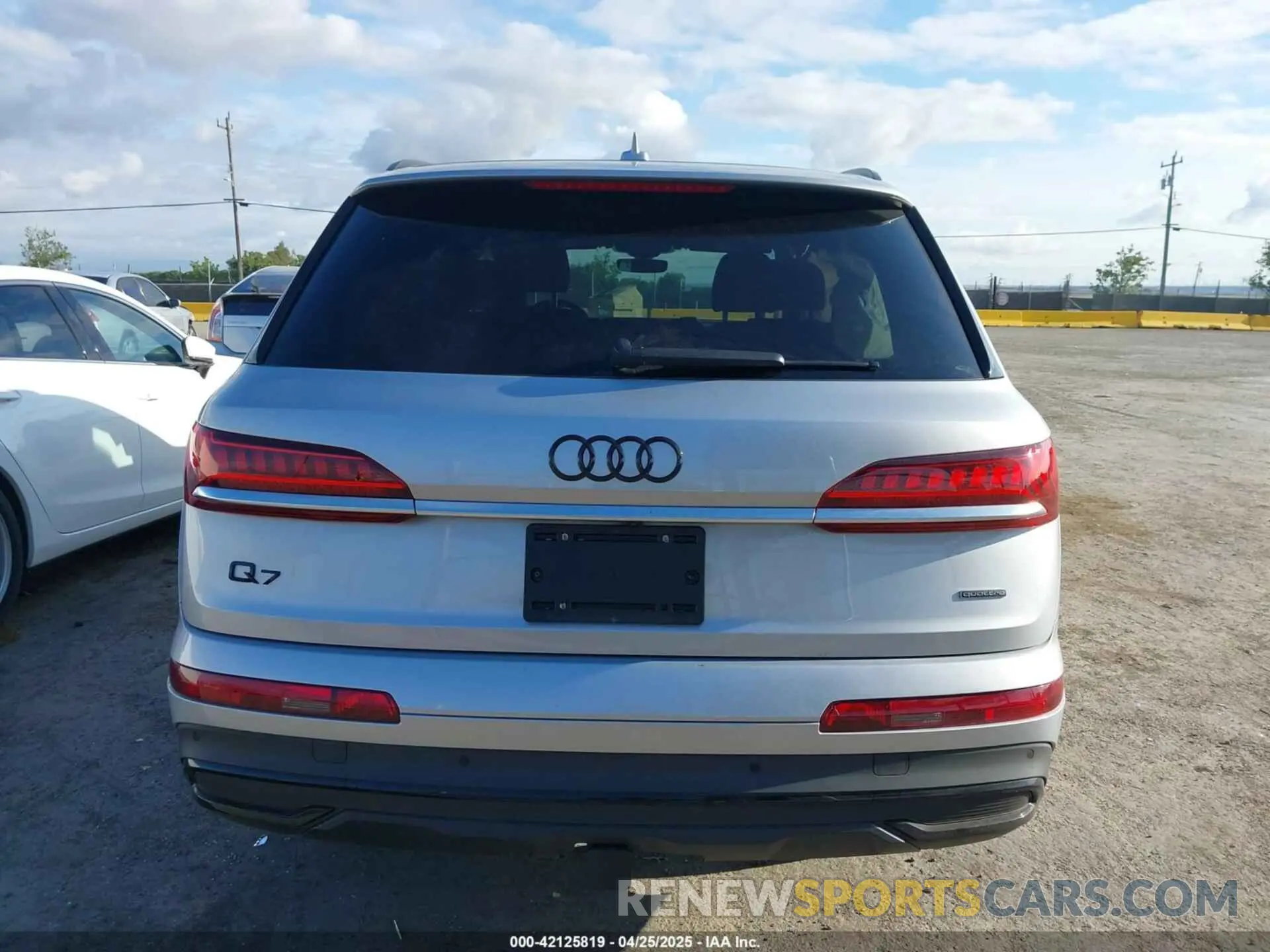 16 Photograph of a damaged car WA1LXAF74MD036771 AUDI Q7 2021