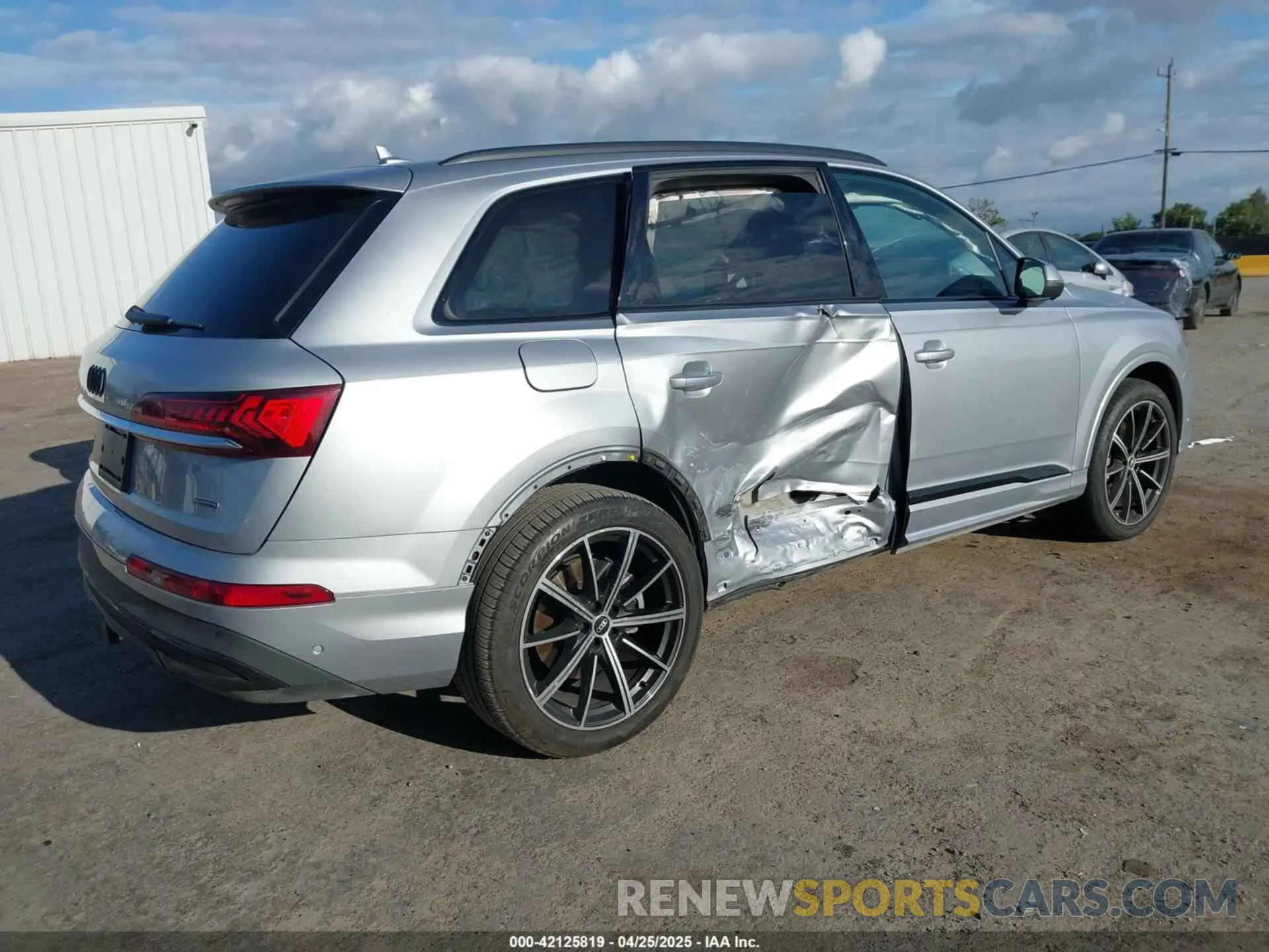 4 Photograph of a damaged car WA1LXAF74MD036771 AUDI Q7 2021