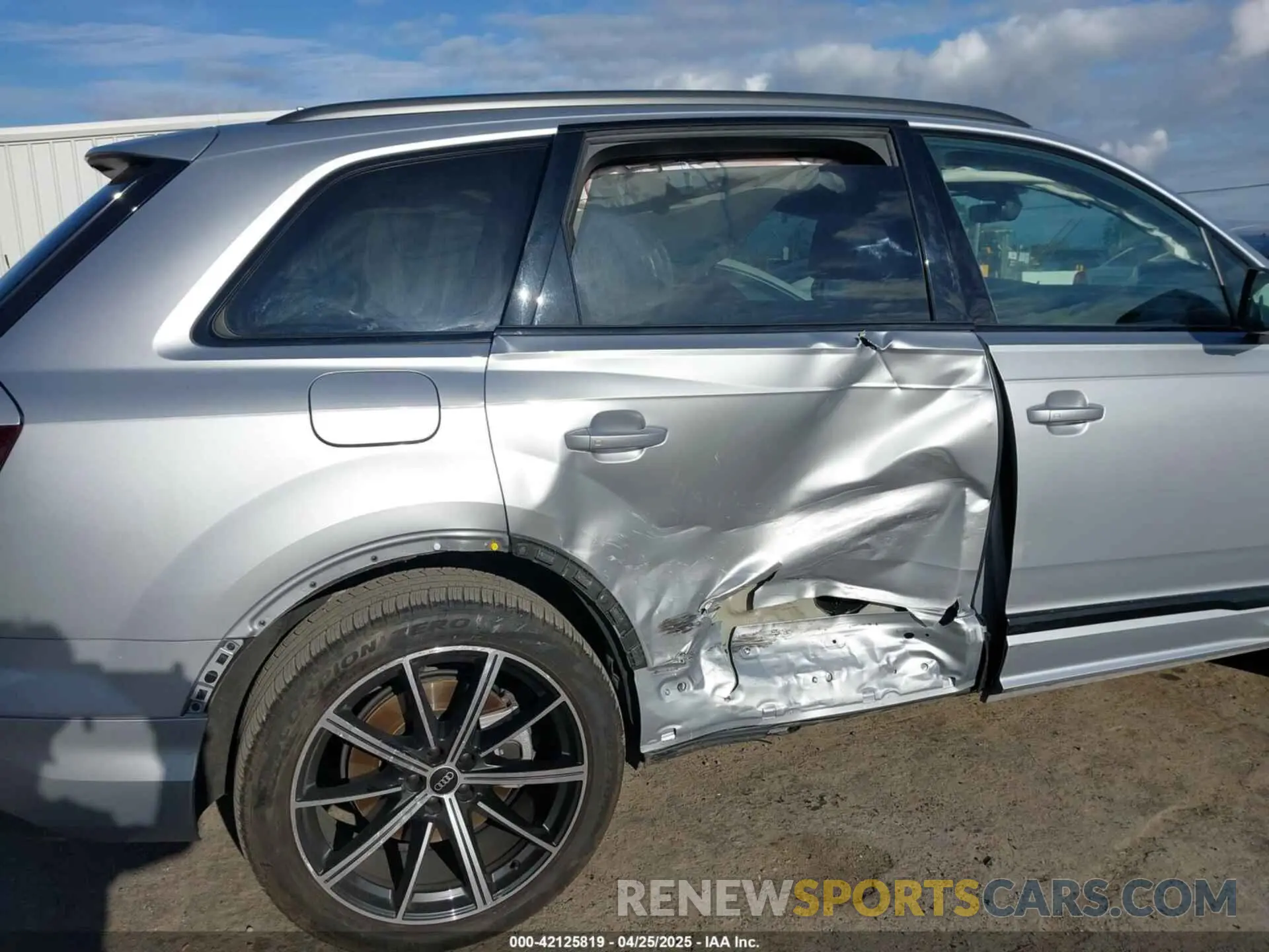 6 Photograph of a damaged car WA1LXAF74MD036771 AUDI Q7 2021