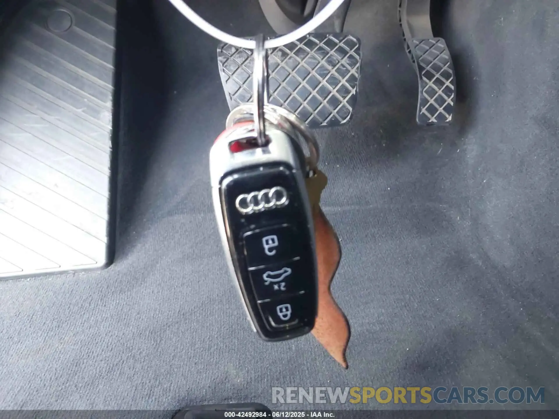 11 Photograph of a damaged car WA1LXAF75MD013368 AUDI Q7 2021