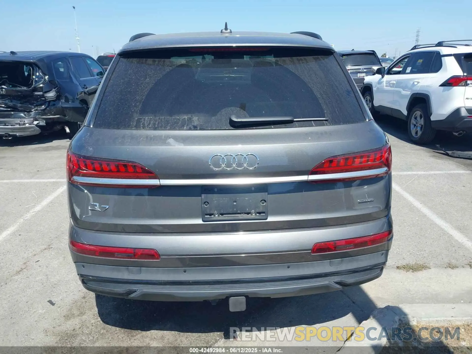 16 Photograph of a damaged car WA1LXAF75MD013368 AUDI Q7 2021