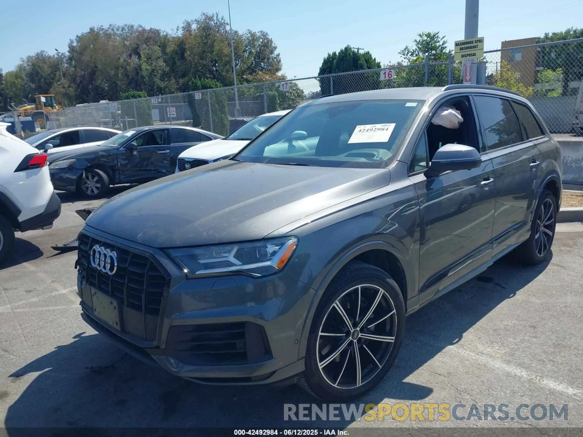 2 Photograph of a damaged car WA1LXAF75MD013368 AUDI Q7 2021