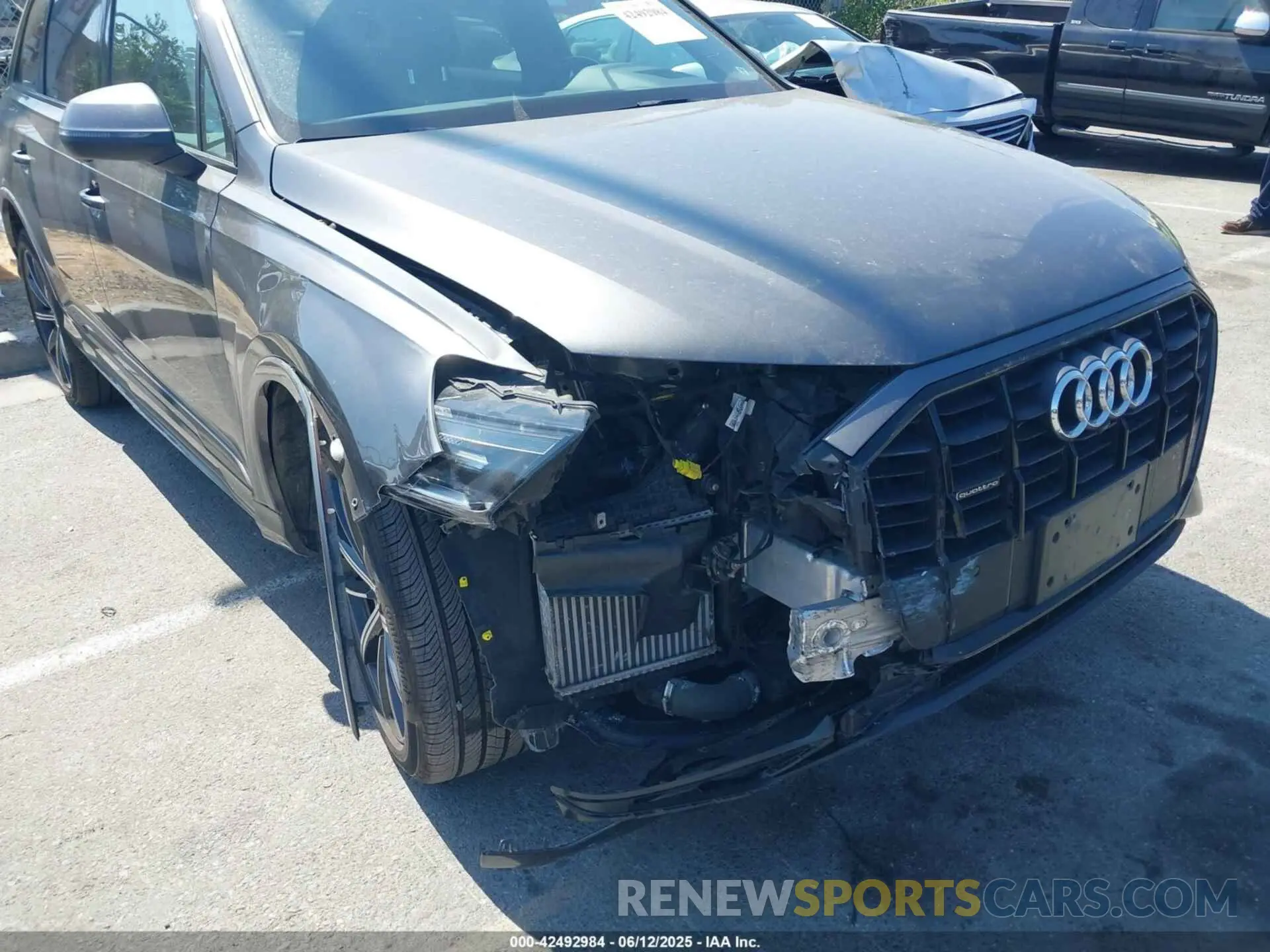 6 Photograph of a damaged car WA1LXAF75MD013368 AUDI Q7 2021