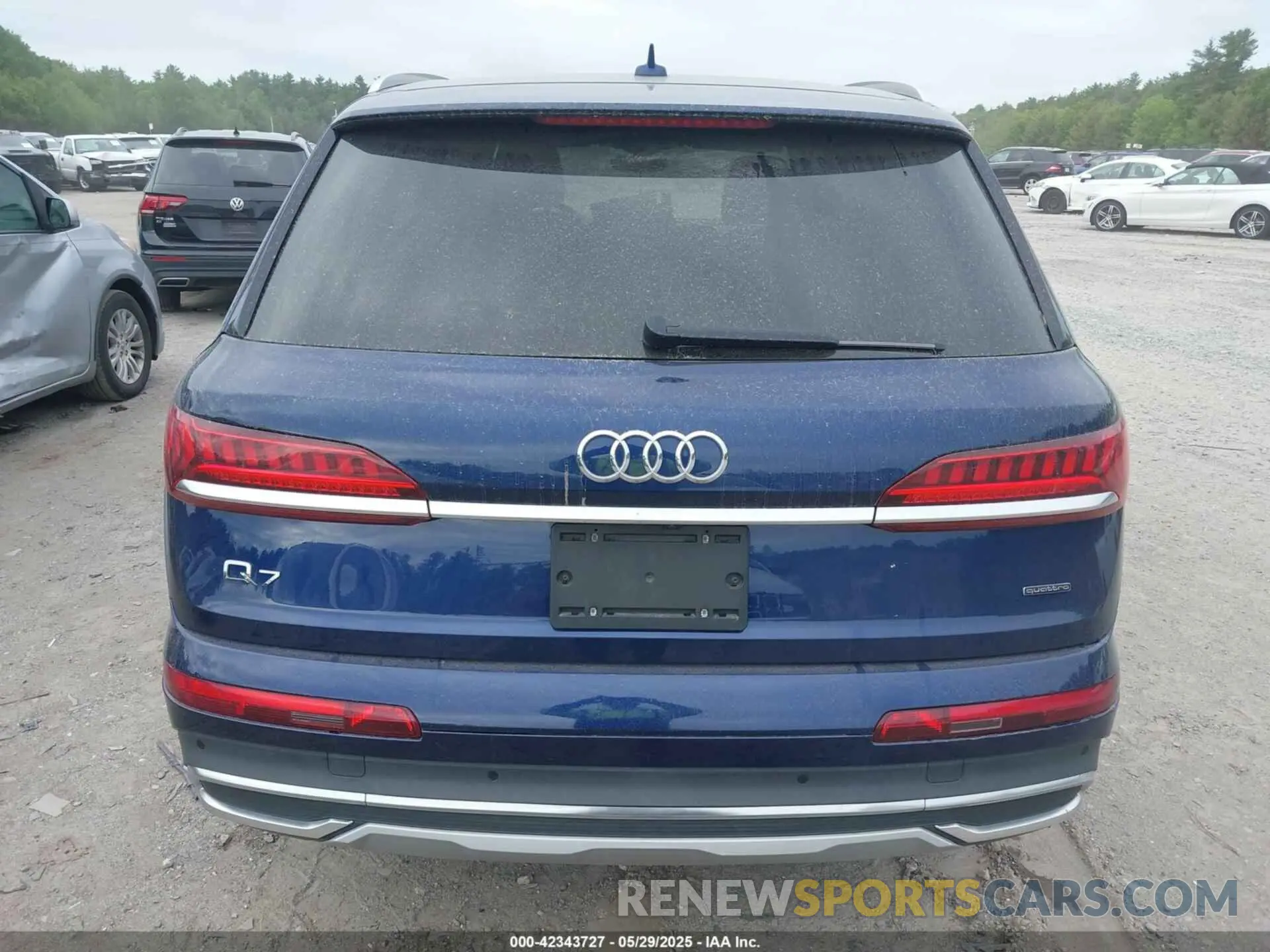 17 Photograph of a damaged car WA1LXAF75MD017825 AUDI Q7 2021