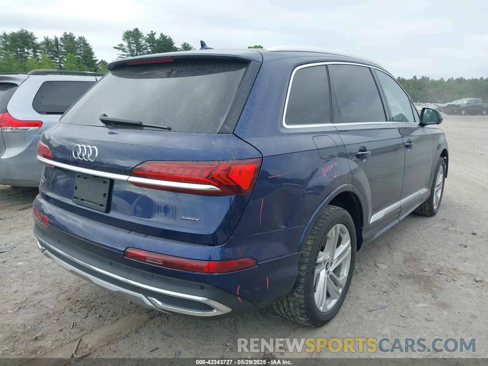 4 Photograph of a damaged car WA1LXAF75MD017825 AUDI Q7 2021