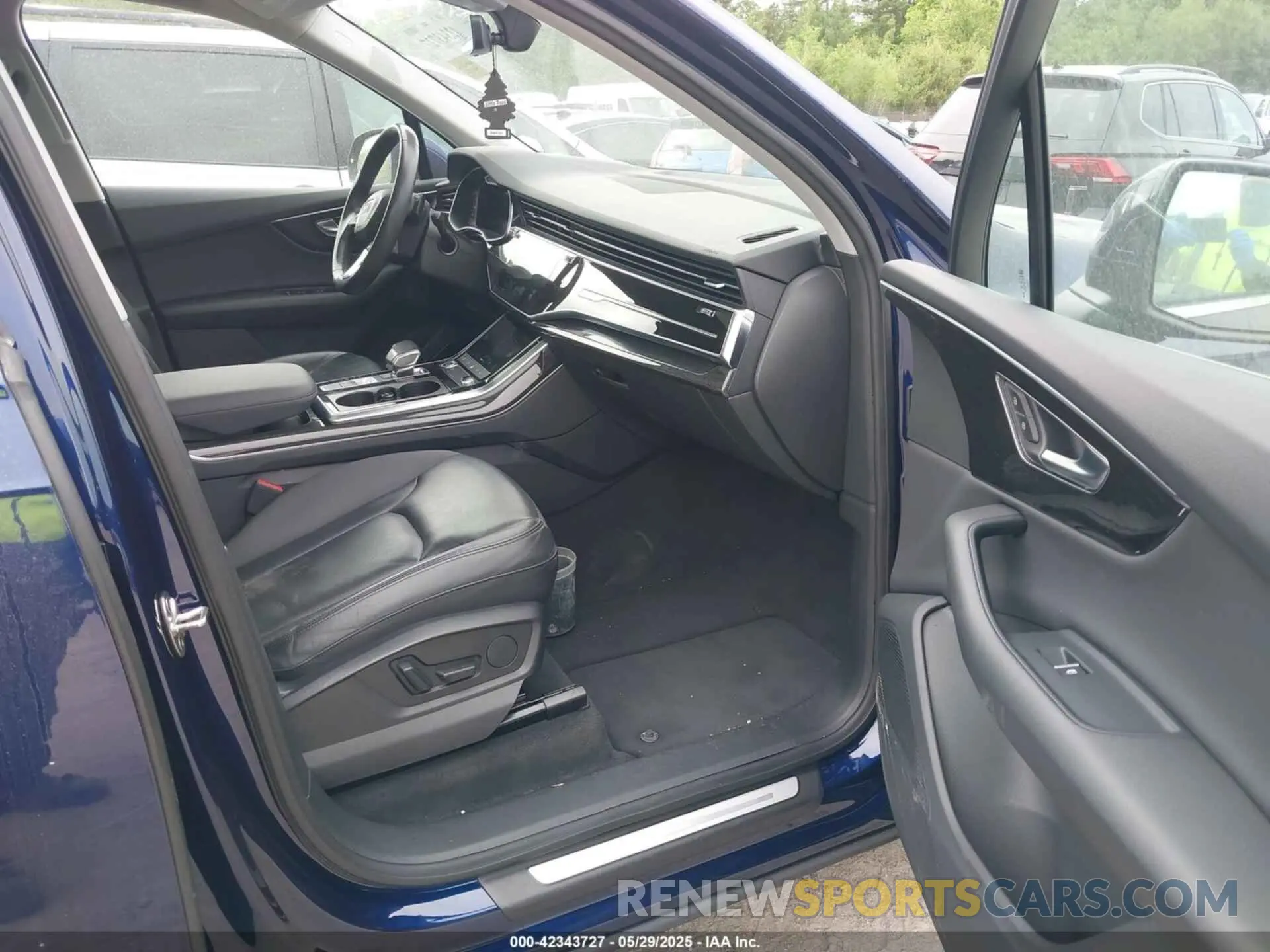 5 Photograph of a damaged car WA1LXAF75MD017825 AUDI Q7 2021