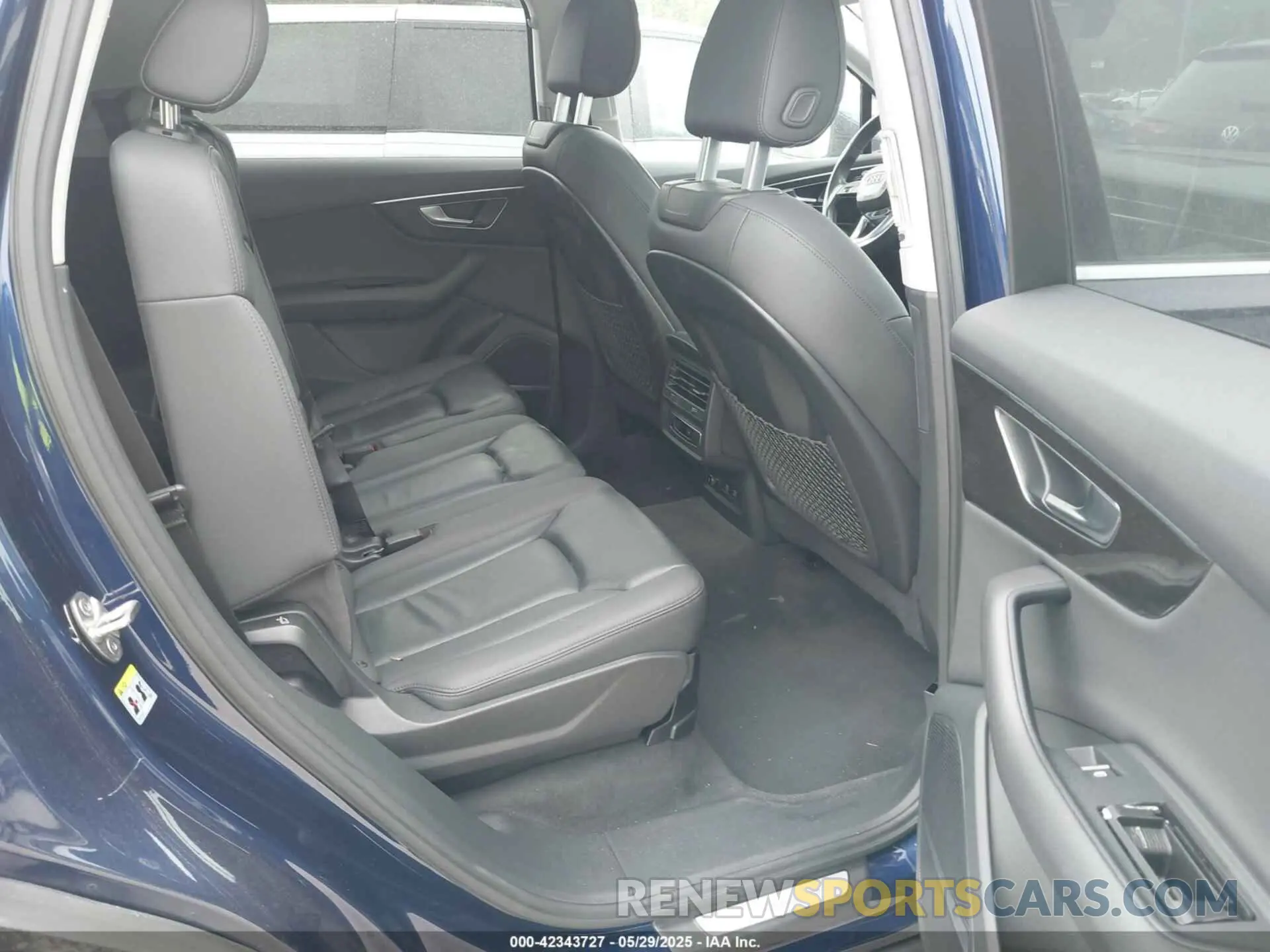 8 Photograph of a damaged car WA1LXAF75MD017825 AUDI Q7 2021