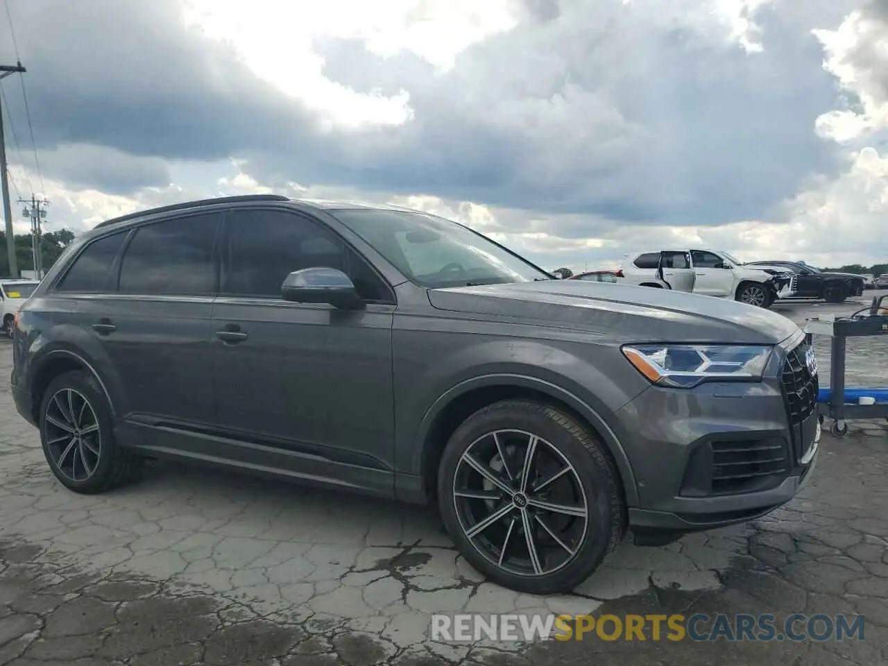 4 Photograph of a damaged car WA1LXAF76MD027344 AUDI Q7 2021